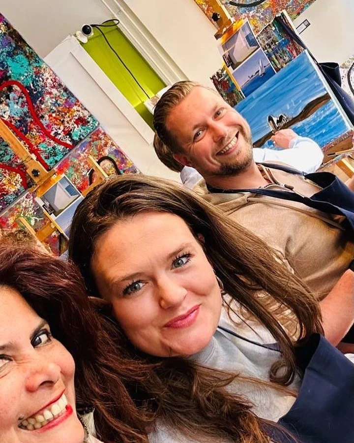 Happy Wednesday! Painting with @_martijn_ve_ and @tatiana_roussen 🥰

#hilversum #gallerij #schildercursus #cursus #bussum #potd# Wednesday #hobby #workshop #kunstles #livehilversum