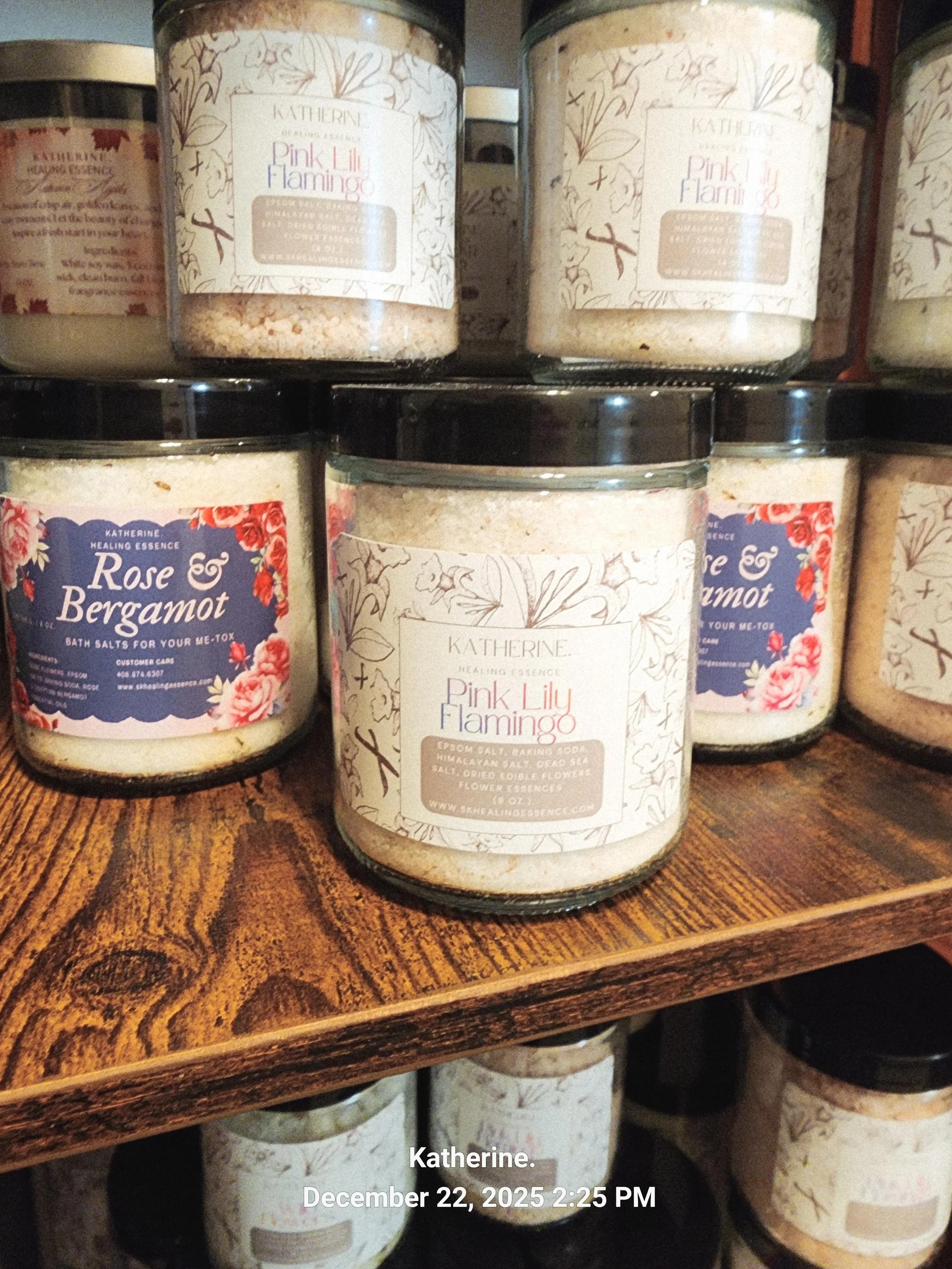 PINK LILY FLAMINGO BATH SALT.jpg