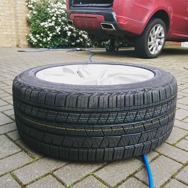 We fitted a brand new continental that had to match the tyre on the other side. Sometimes 4x4 and Leased vehicles require the tyres on the same axel to match. We will do our best to find you a matching tyre.
CALL NOW 07552161176
#tyres #emergencycall