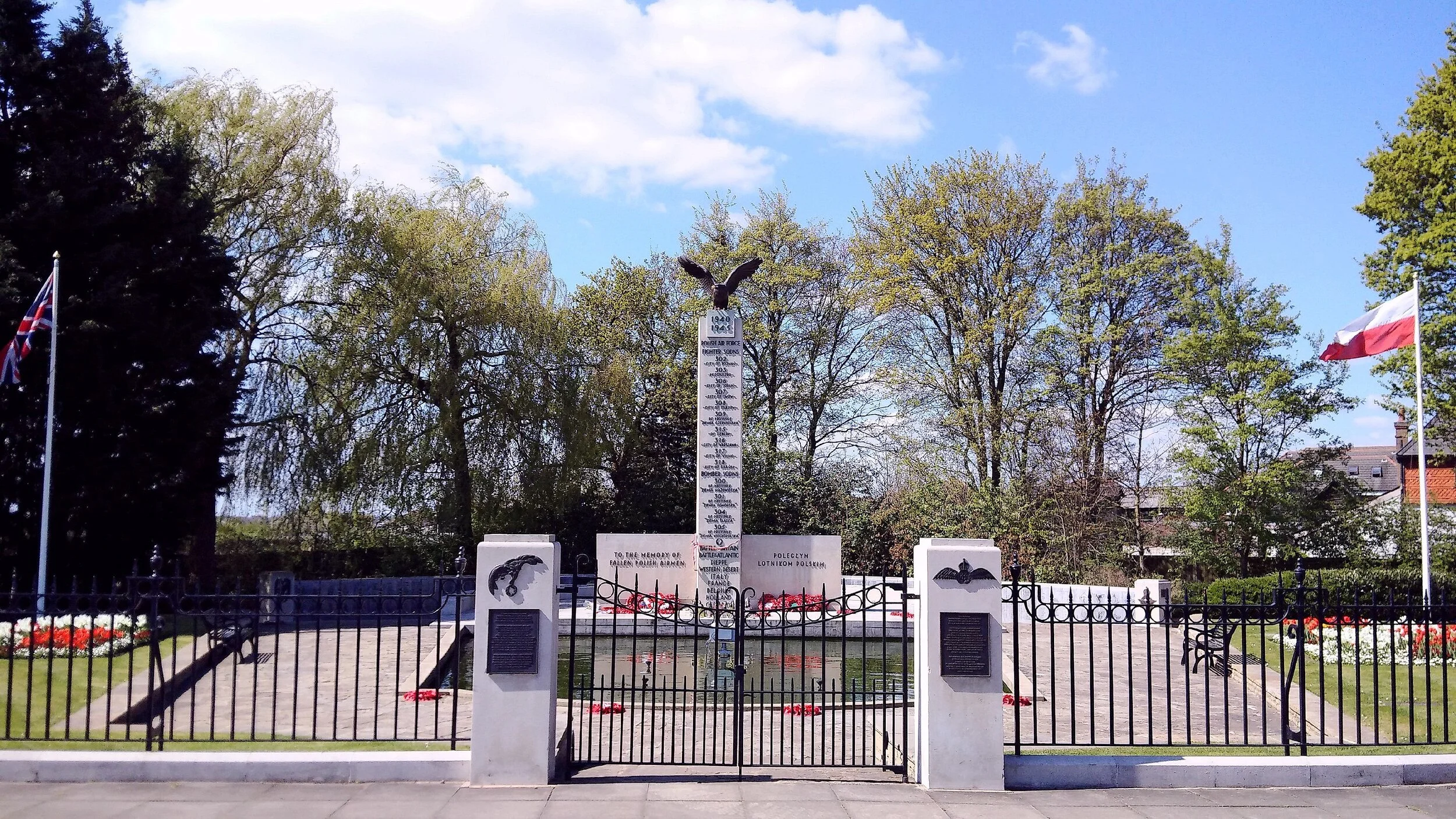 2880px-Polish_War_Memorial_London.jpg