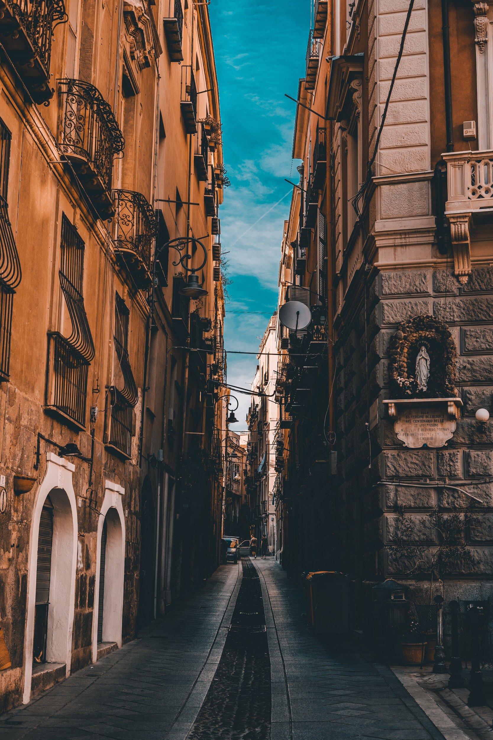 THE NARROW ROAD