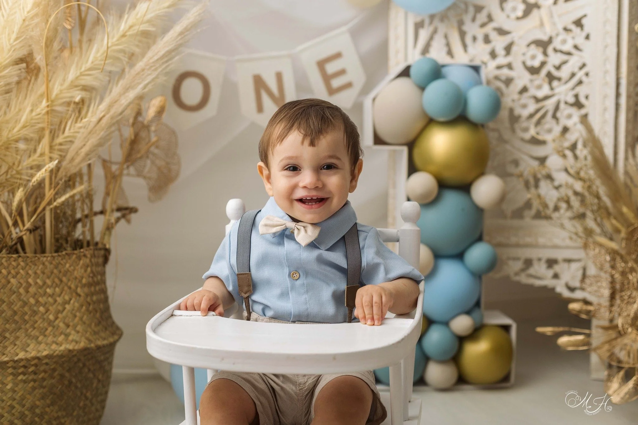 Il primo anno vola in un soffio&hellip; e ogni sorriso, ogni scoperta merita di essere ricordata! ✨
La sessione di compleanno &egrave; un modo speciale per fermare questi momenti unici: giochi, risate e piccoli attimi pieni di magia, tutto in uno sca