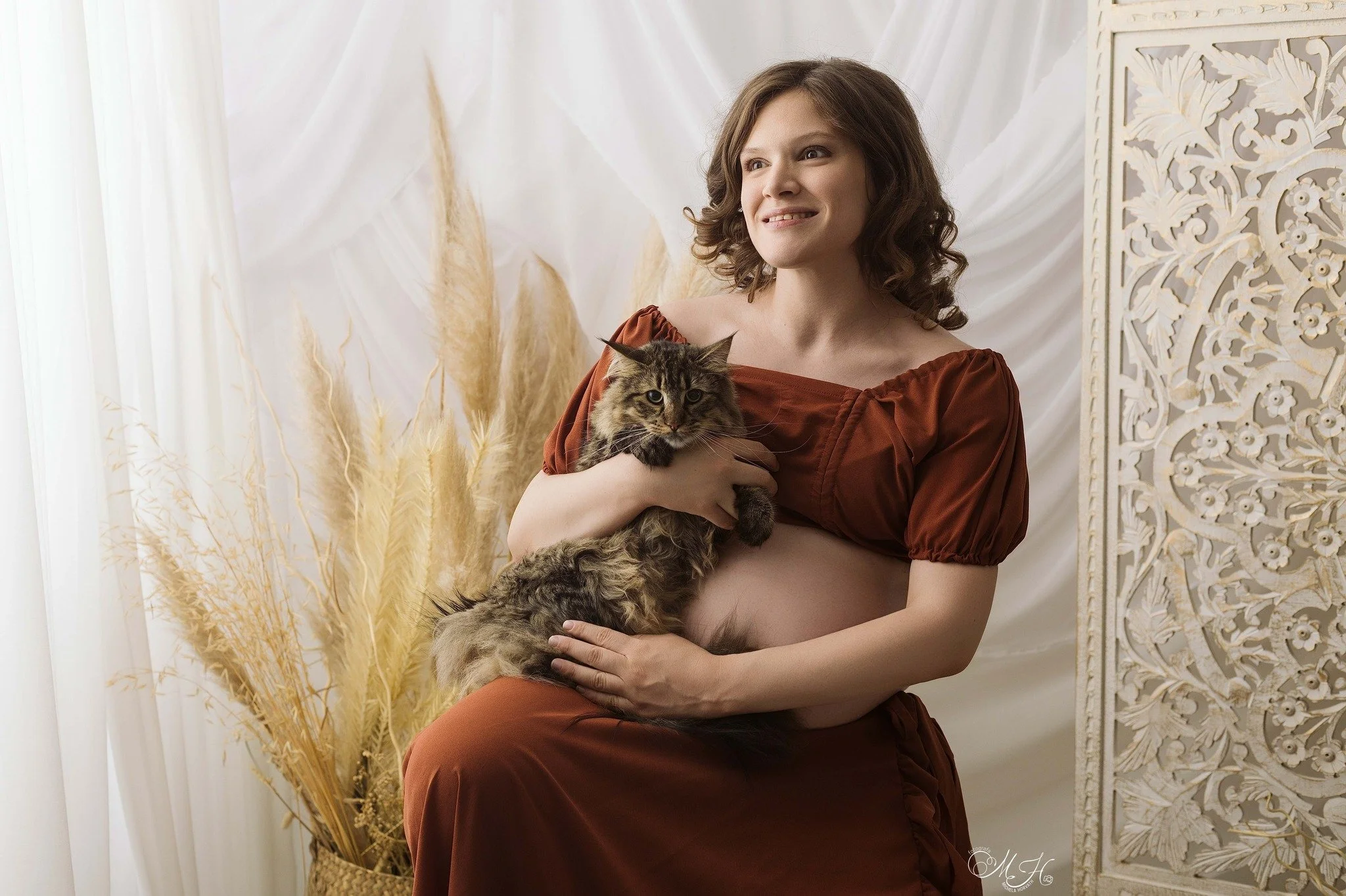 ✨ Tra dolce attesa e morbide fusa norvegesi! ✨
Questa splendida mamma ha condiviso la sua gioia con tre magnifici gatti norvegesi 🐾
Tra carezze, sguardi complici e morbidi mantelli, abbiamo catturato momenti pieni di tenerezza e amore puro.
Ogni fam