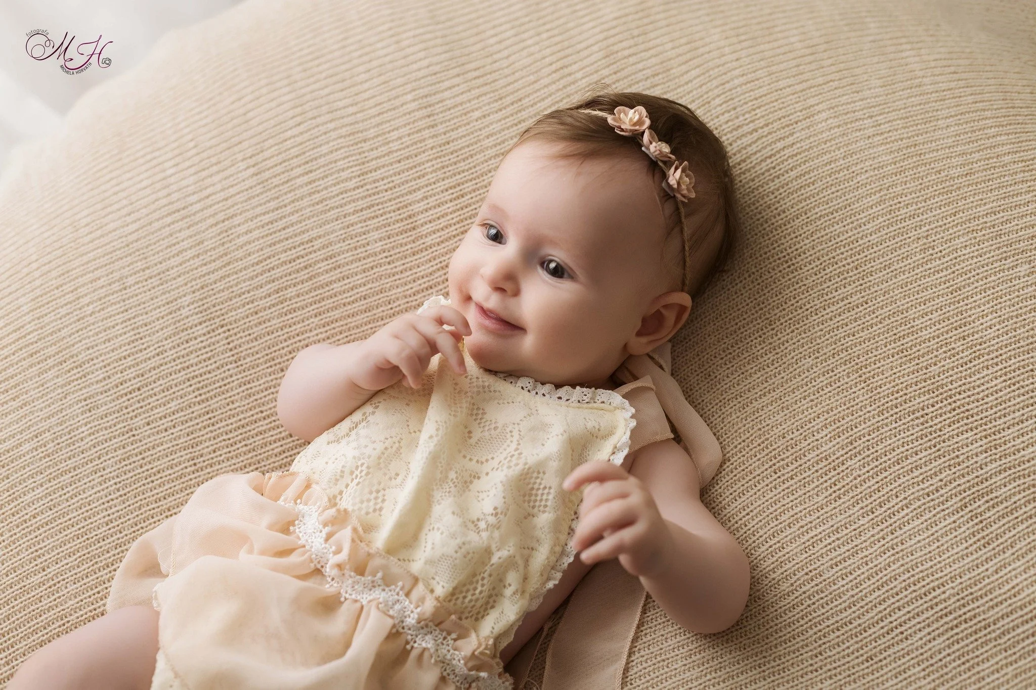 Negli ultimi tempi il mio studio si &egrave; riempito di sorrisi morbidi e sguardi curiosi&hellip; tanti piccoli di circa 3 mesi 💛

&Egrave; un&rsquo;et&agrave; meravigliosa, spesso sottovalutata&hellip; ma cos&igrave; ricca di emozioni.
I primi sor