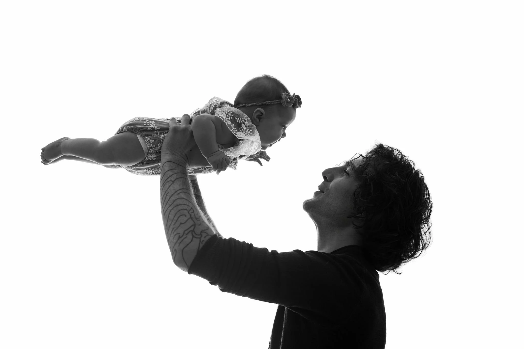 Occhietti curiosi, sorrisi dolcissimi e quella delicatezza che solo i beb&egrave; sanno avere.
Questa piccola principessa ha riempito lo studio di tenerezza con i suoi sorrisi e la sua dolcezza infinita ✨
Ci sono bimbi che arrivano piano piano&hellip