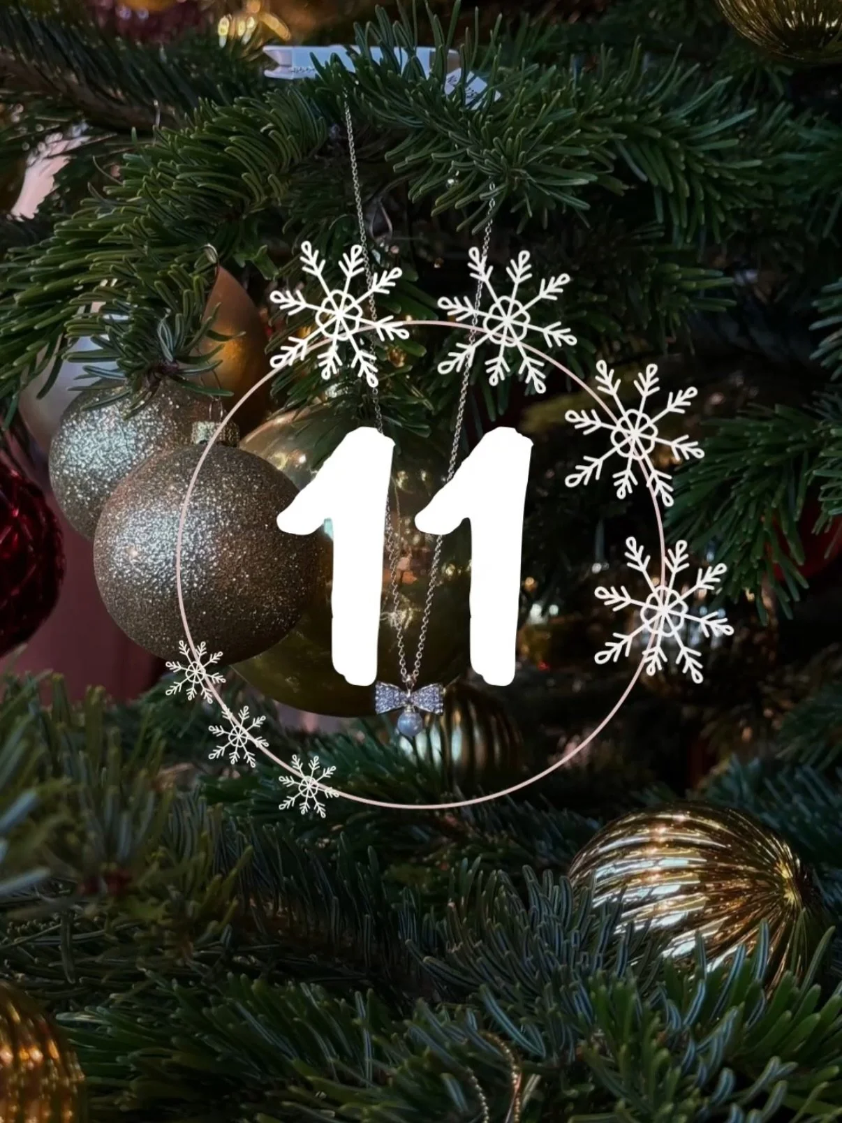 Feiner Schmuck mit gro&szlig;er Wirkung ✨
Funkelnde Ketten &amp; Ohrringe &ndash; ausgew&auml;hlt f&uuml;r alle, die zu Weihnachten ein St&uuml;ck Magie verschenken m&ouml;chten.