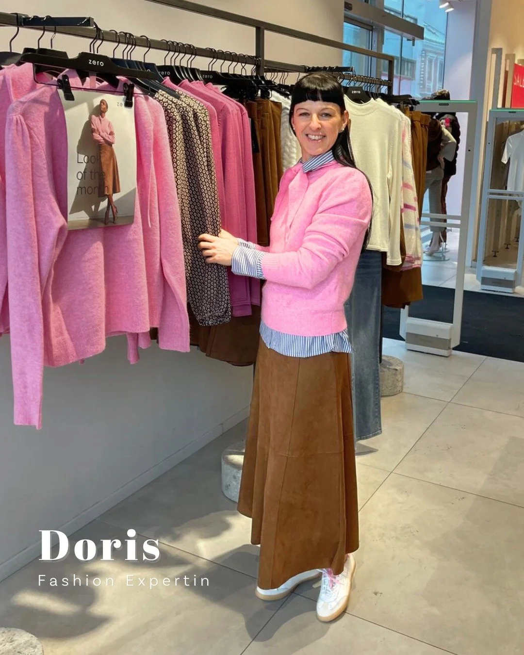 Heute stellen wir euch Doris aus unserem Modehaus in Perg vor.
Doris ist sportlich, modisch und hat immer ein L&auml;cheln auf den Lippen. Mit viel Herzlichkeit, Freundlichkeit und gro&szlig;em Engagement ist sie f&uuml;r unsere Kunden da &ndash; und