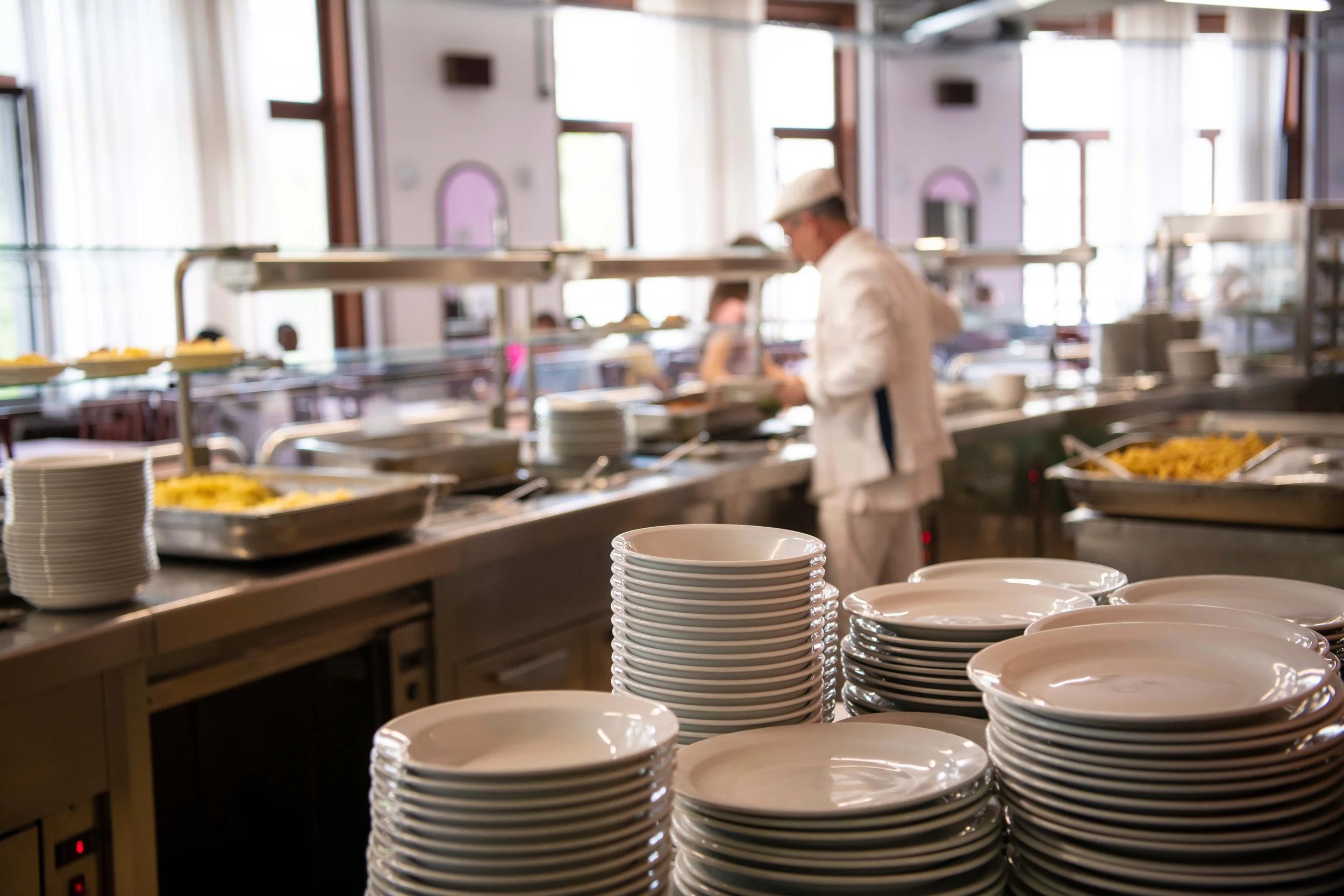 Top 5 Smallwares Every College Cafeteria Needs This Semester