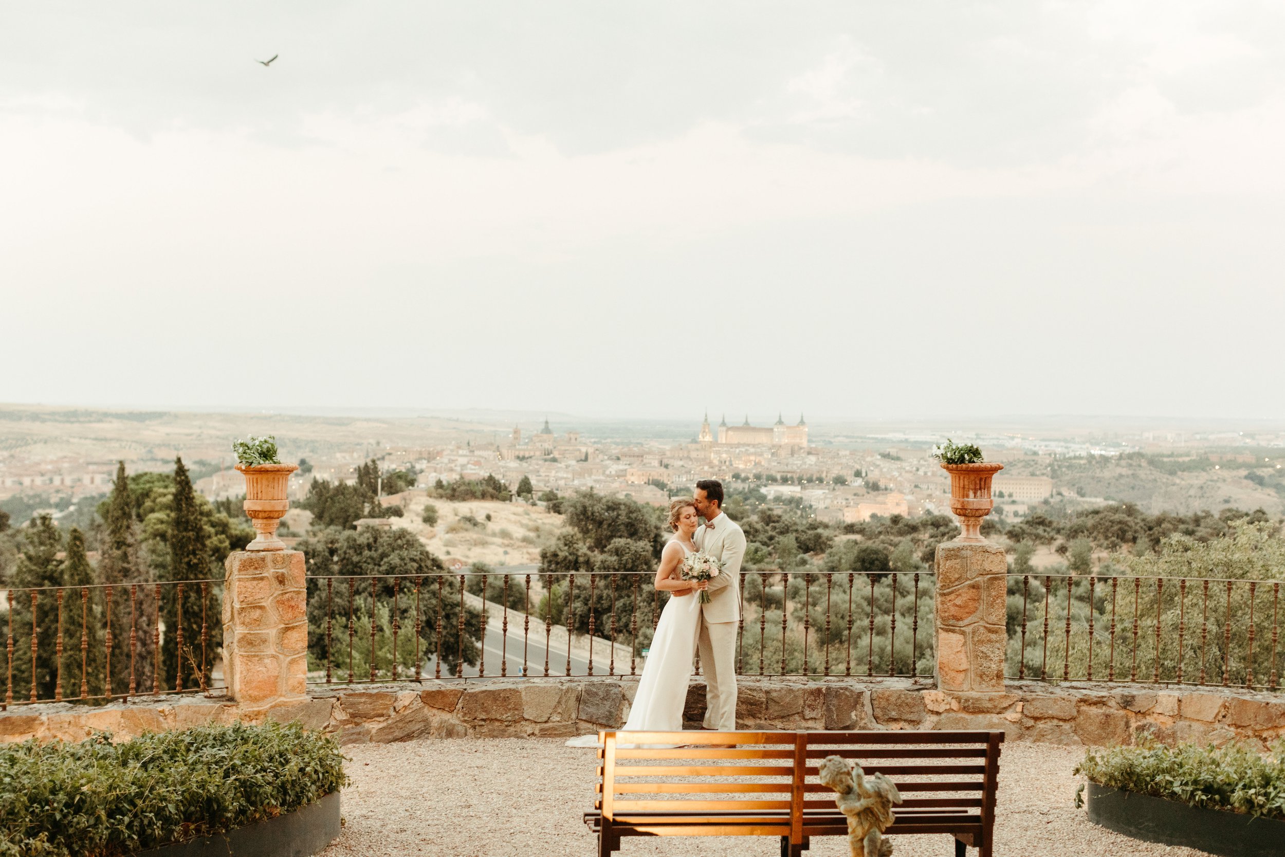 Novios al atardecer en El Cigarral de las Mercedes Toledo