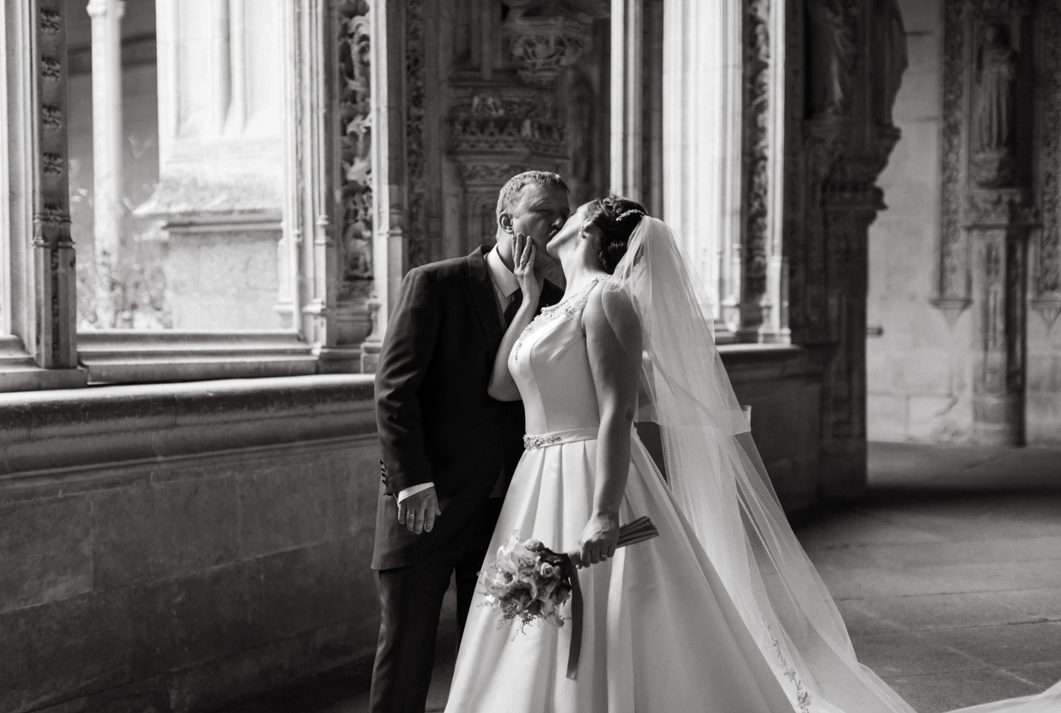 Foto en blanco y negro en boda en San Juan de los Reyes, Toledo