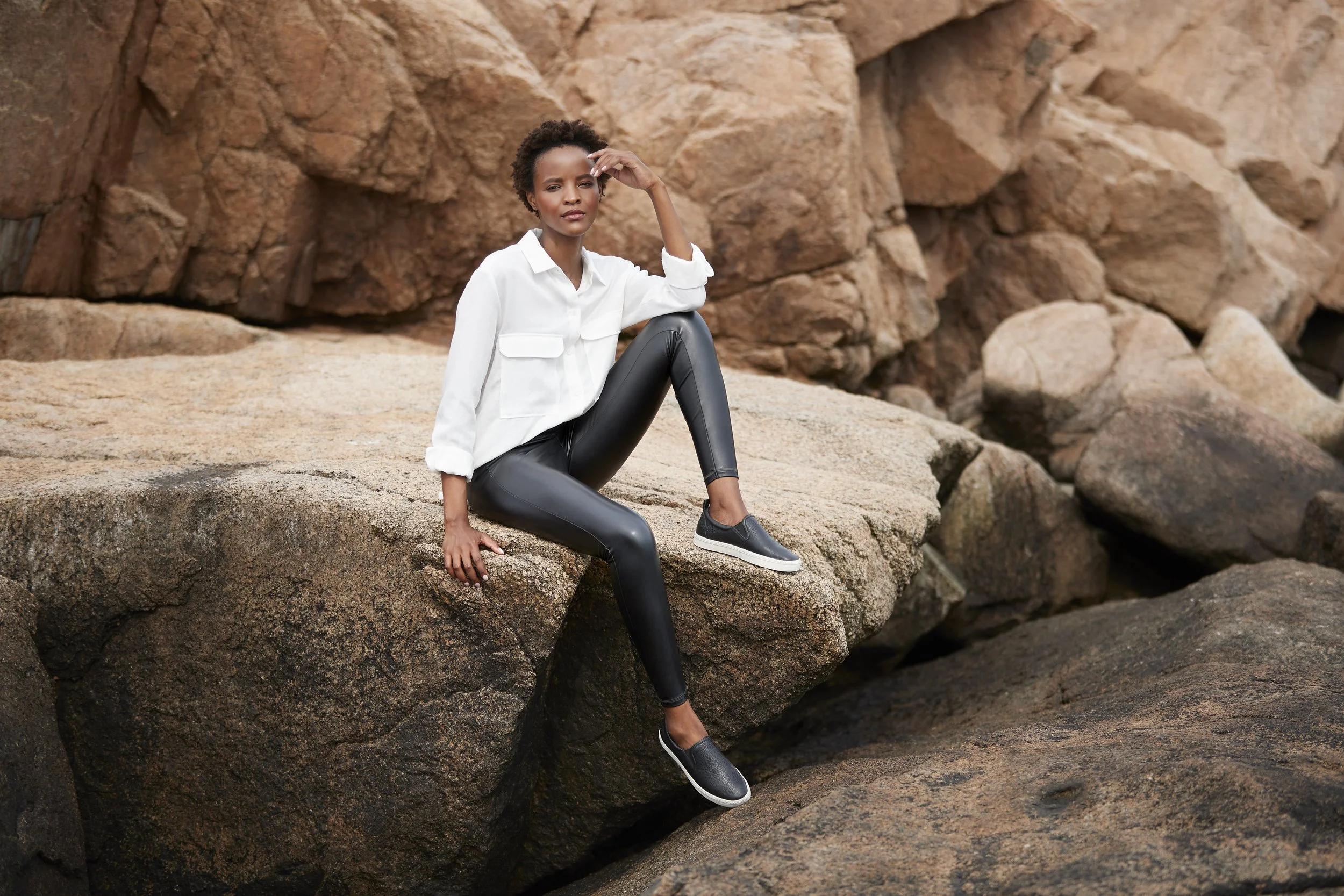 GROOVE_603515WLEA_BLK_1_0230_F copy.jpg