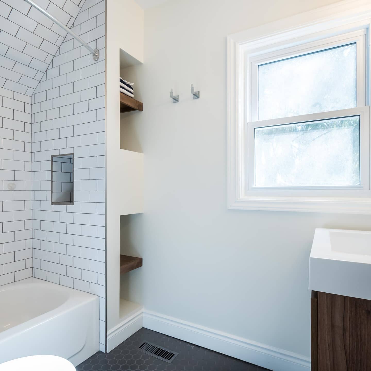 Neat subway tile install in Wortley. Small bathrooms can  be interesting with some different elements.
#subwaytile #hexa #bathroomsofinsta #smallbathroomdesign