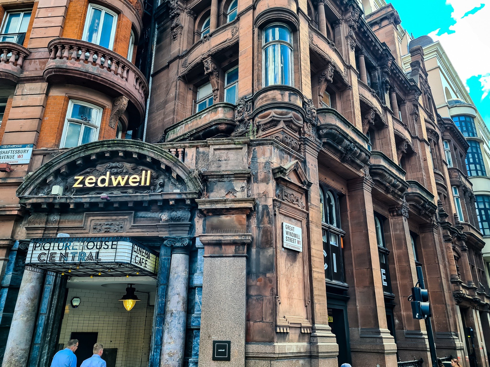 zedwell hotels piccadilly circus outside.jpg