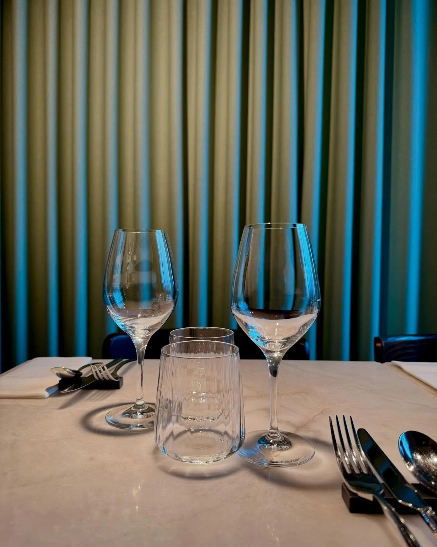 ⠀
ALBUM ZOEKT⠀
⠀
Fulltime en/of flexi zaalmedewerkers &amp; studenten. Ervaring is een fijn pluspunt. Kennis van wijn al helemaal.

Wij werken van woensdag tot en met zaterdag.
Zondag, maandag en dinsdag vrij.
info@albumantwerpen.be
-⠀
⠀
ALBUM IS LOO