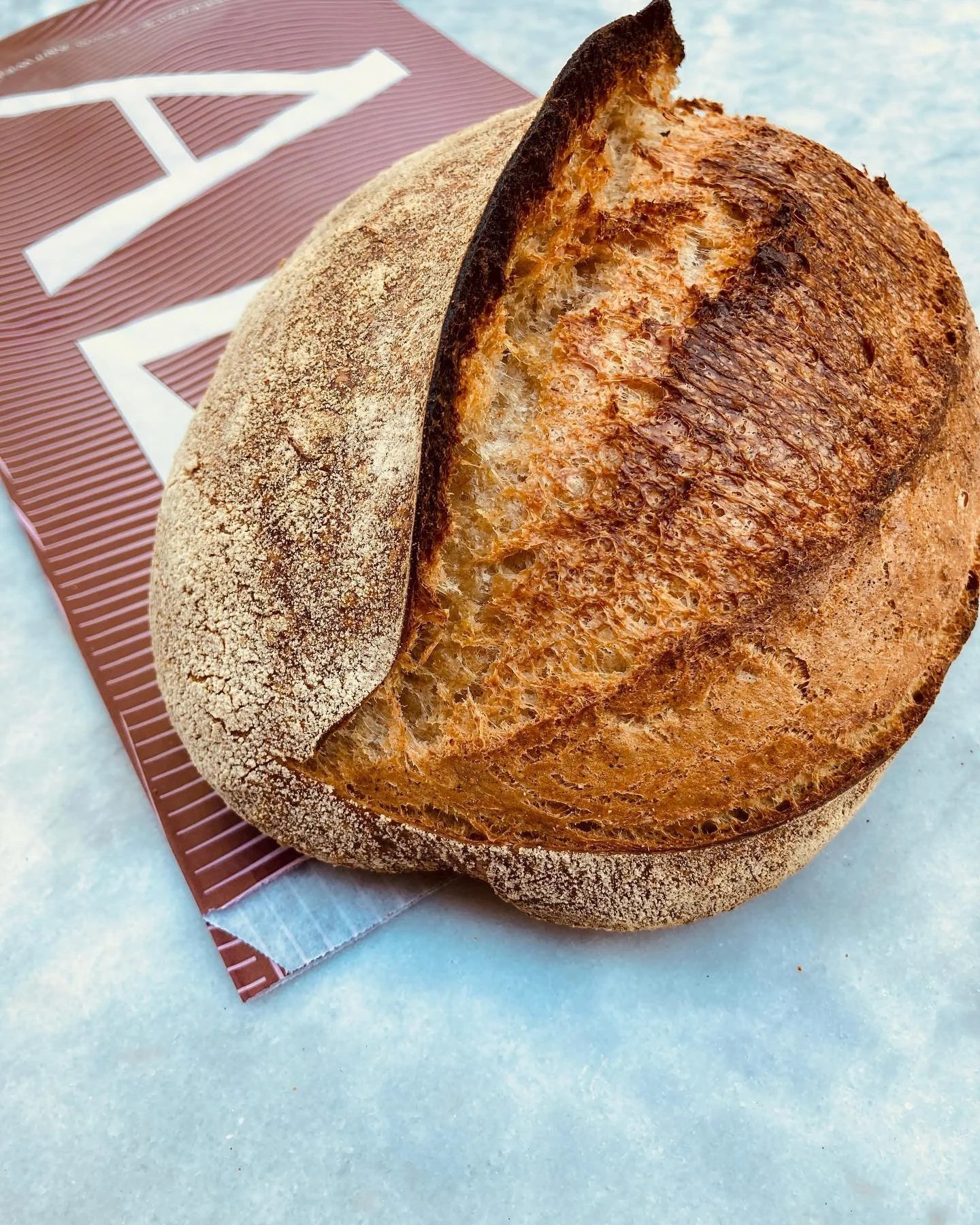 ⠀
Lekker brood in een nieuwe lekkere zak. ⠀
⠀
Te koop van vrijdag tem maandag van 10u tot uitverkocht.⠀
⠀
&bull; ⠀
⠀
Tasty bread in a new slick bag.⠀
⠀
For sale from Friday until Monday from 10am until sold out. ⠀
⠀
Thank you @toykyo for the design ⠀