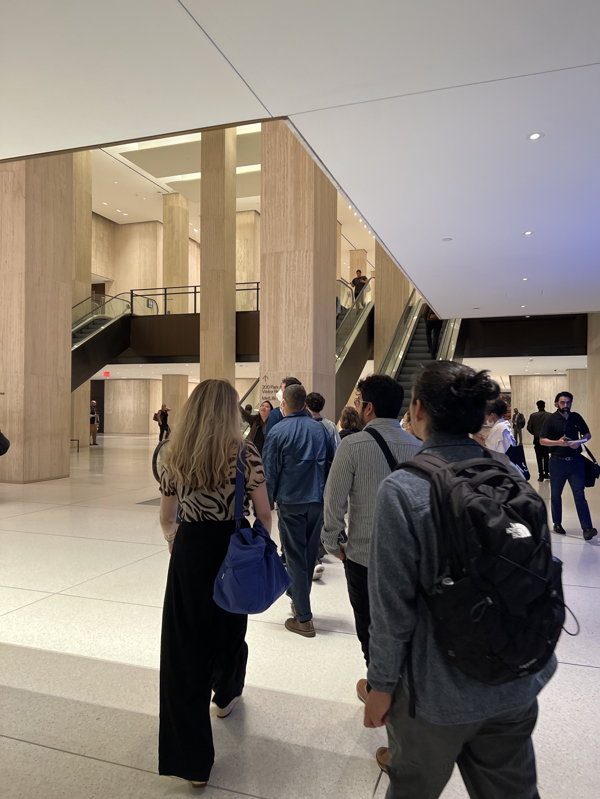  Seen here coming from Grand Central Station, MdeAS reorganized 200 Park Avenue’s ground floor concourse and mezzanine levels to create intuitive circulation and eliminate congestion. 