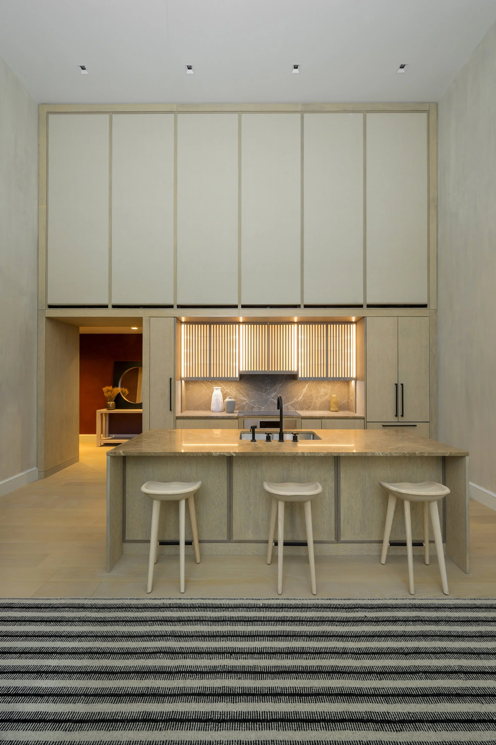 140_W_57_Interior_F2_reduced.jpg