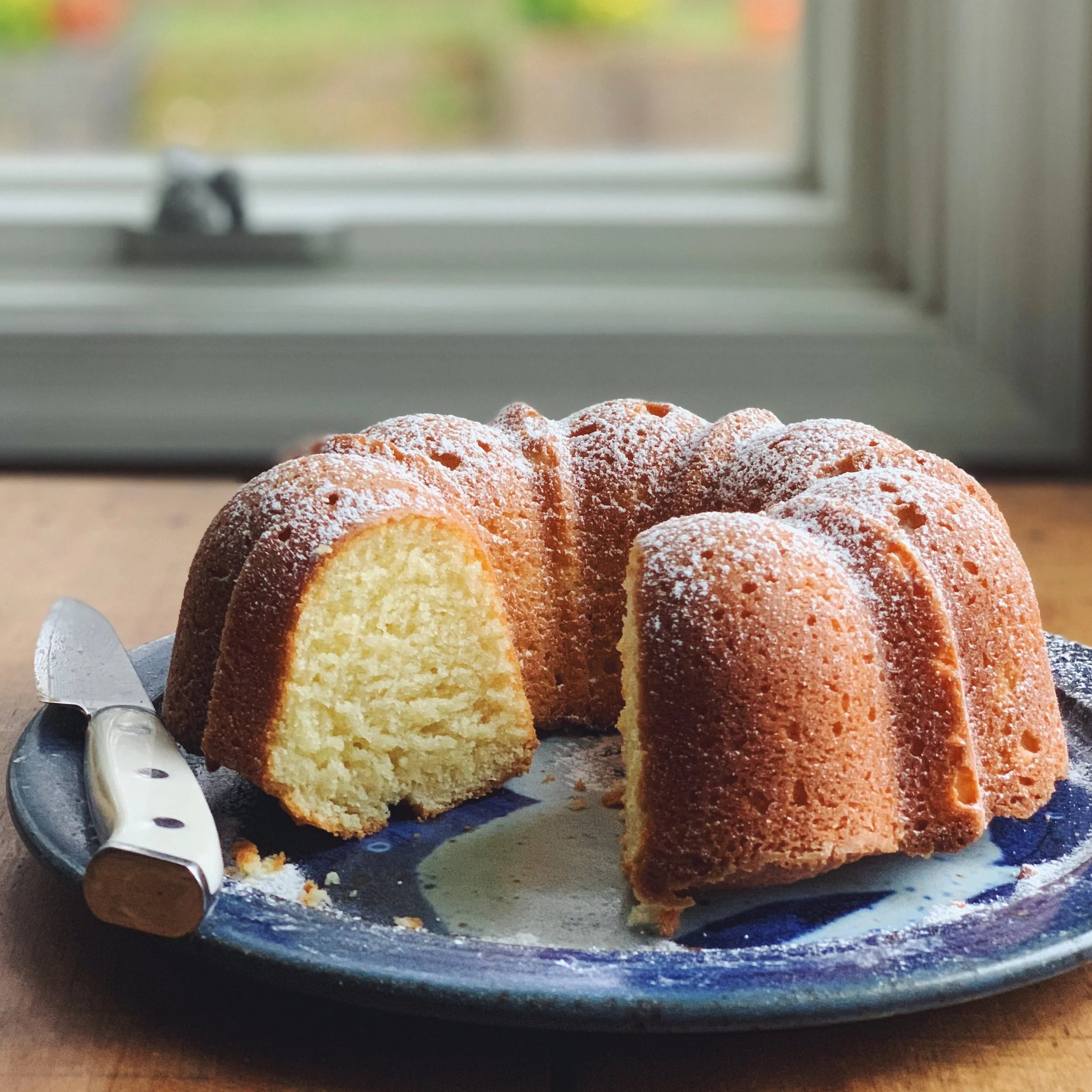 Almond-Amaretto Cake