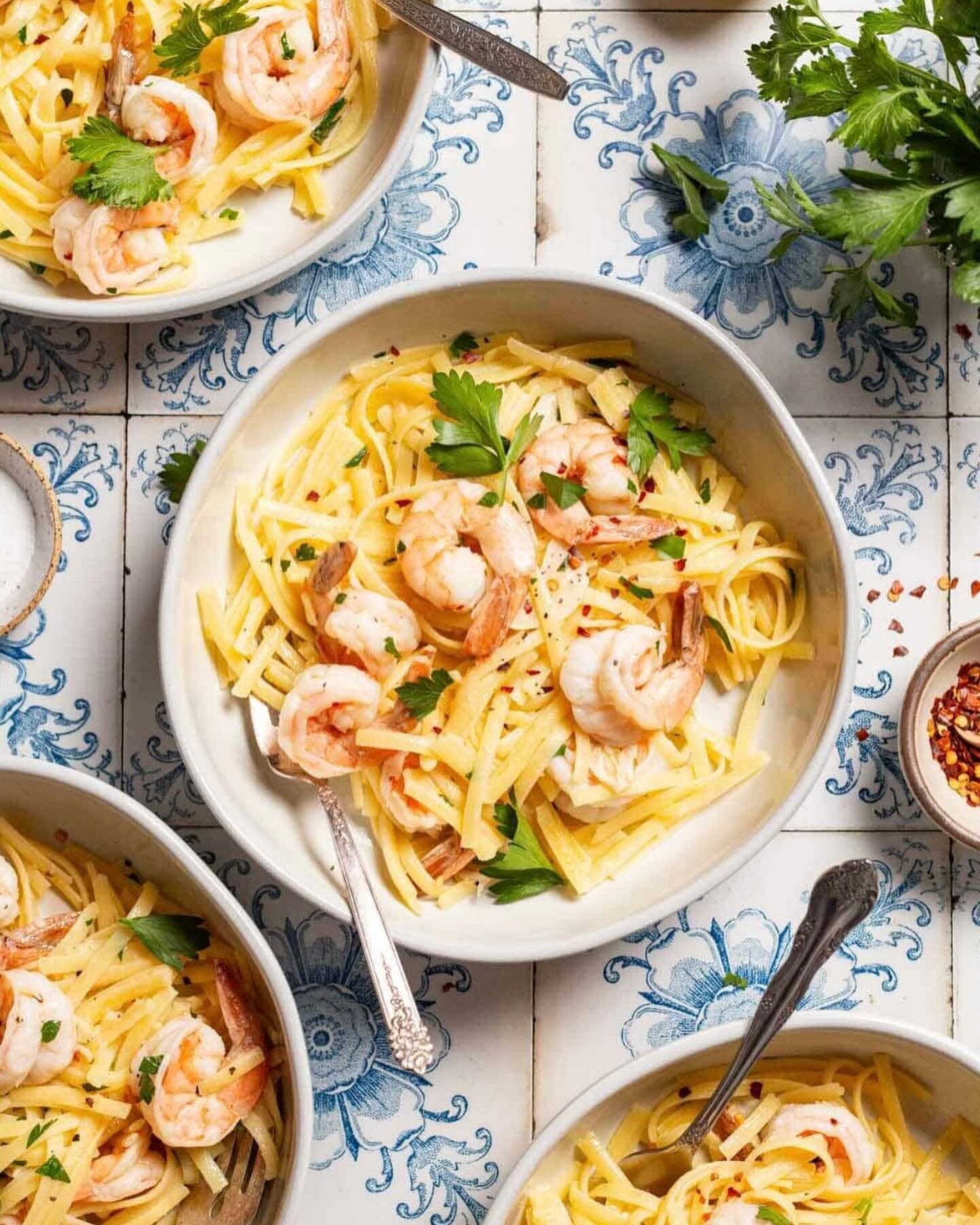 Shrimp Linguine 🍤 🦐 A classic for a reason.
.
📷: @kathwingrace 🌟
.
You can find my recipe on @themediterraneandish. Link 🔗 in my Stories and highlights: https://www.themediterraneandish.com/shrimp-linguine/
.
.
#shrimplinguine #linguinecongamber