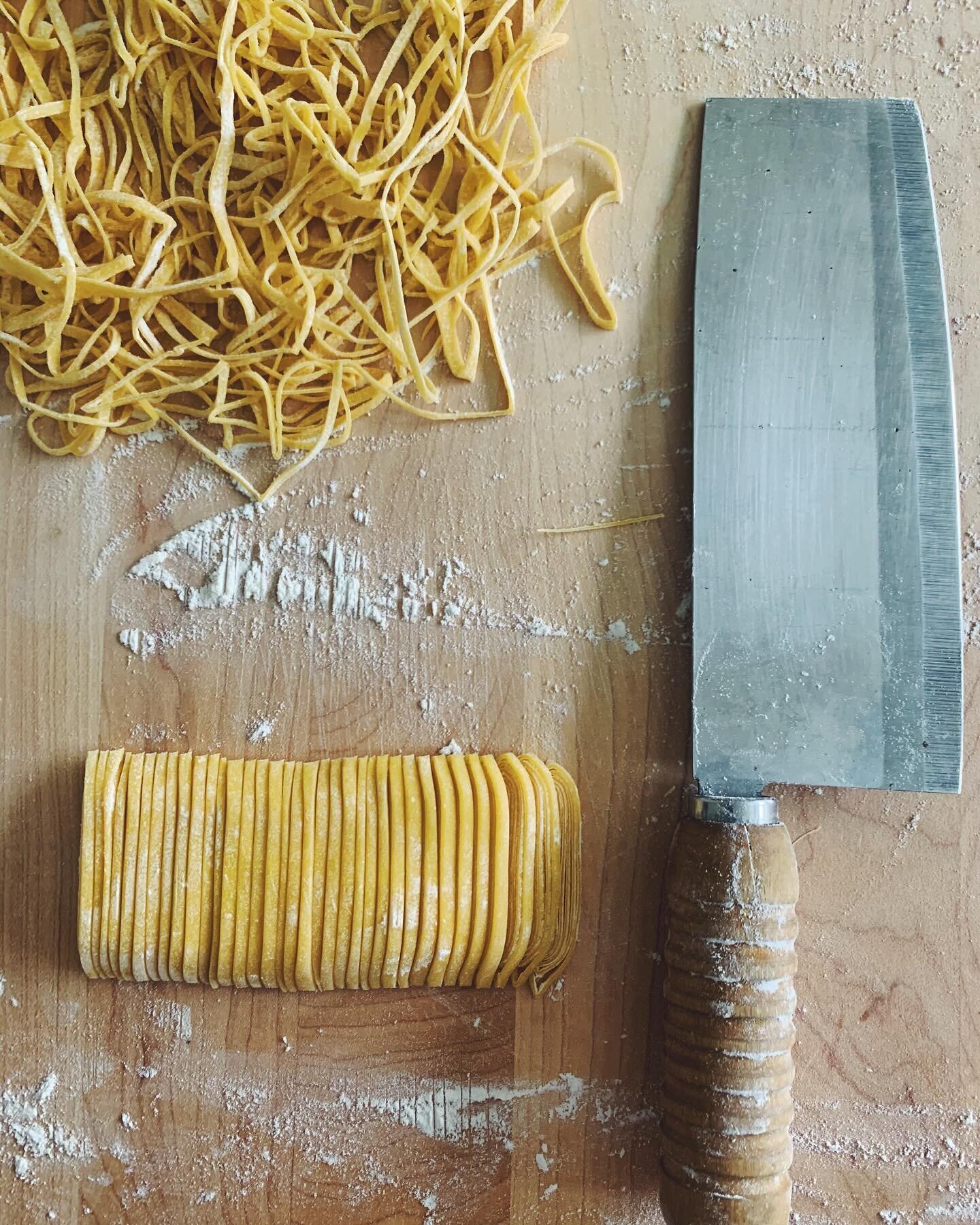 Tajarin&rsquo; by @nickvance_birds 🤩
.
p.s. a cleaver makes a decent pasta knife 😅🔪 
.
.
.
#tajarin #tagliolini #tagliolinialluovo #pastafattaincasa #pastafattamano #domenicacooks #italiansdoeatbetter