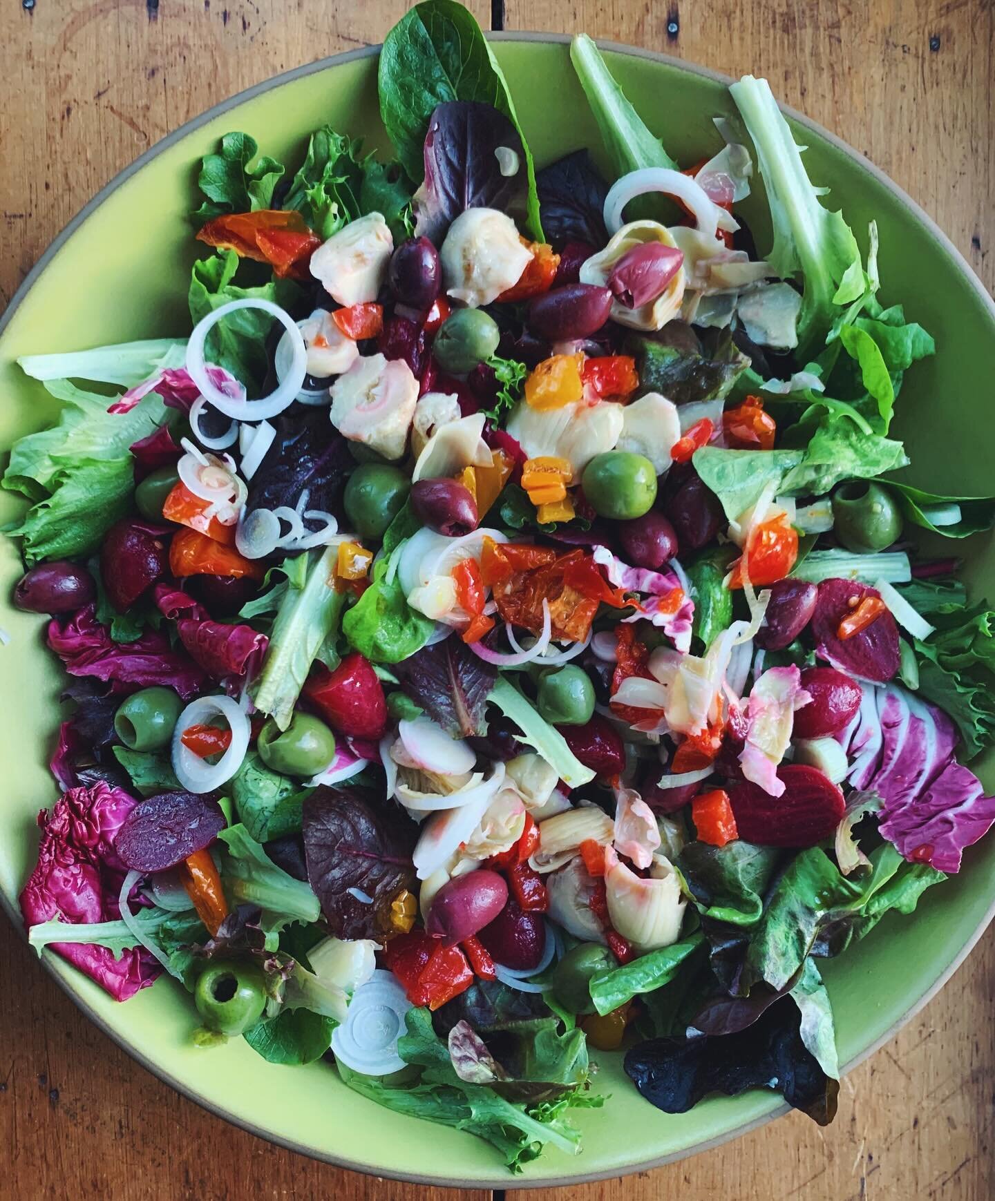 Big salad to go with leftover pizza rustica for dinner: greens 🥬 radicchio 💗 artichokes, roasted tomatoes 🍅 roasted peppers 🫑 baby beets 💓 spring onion 🧅 olives 🫒 
.
.
.
#salad #bigsalad #dinnerinspo #domenicacooks #italiansdoeatbetter