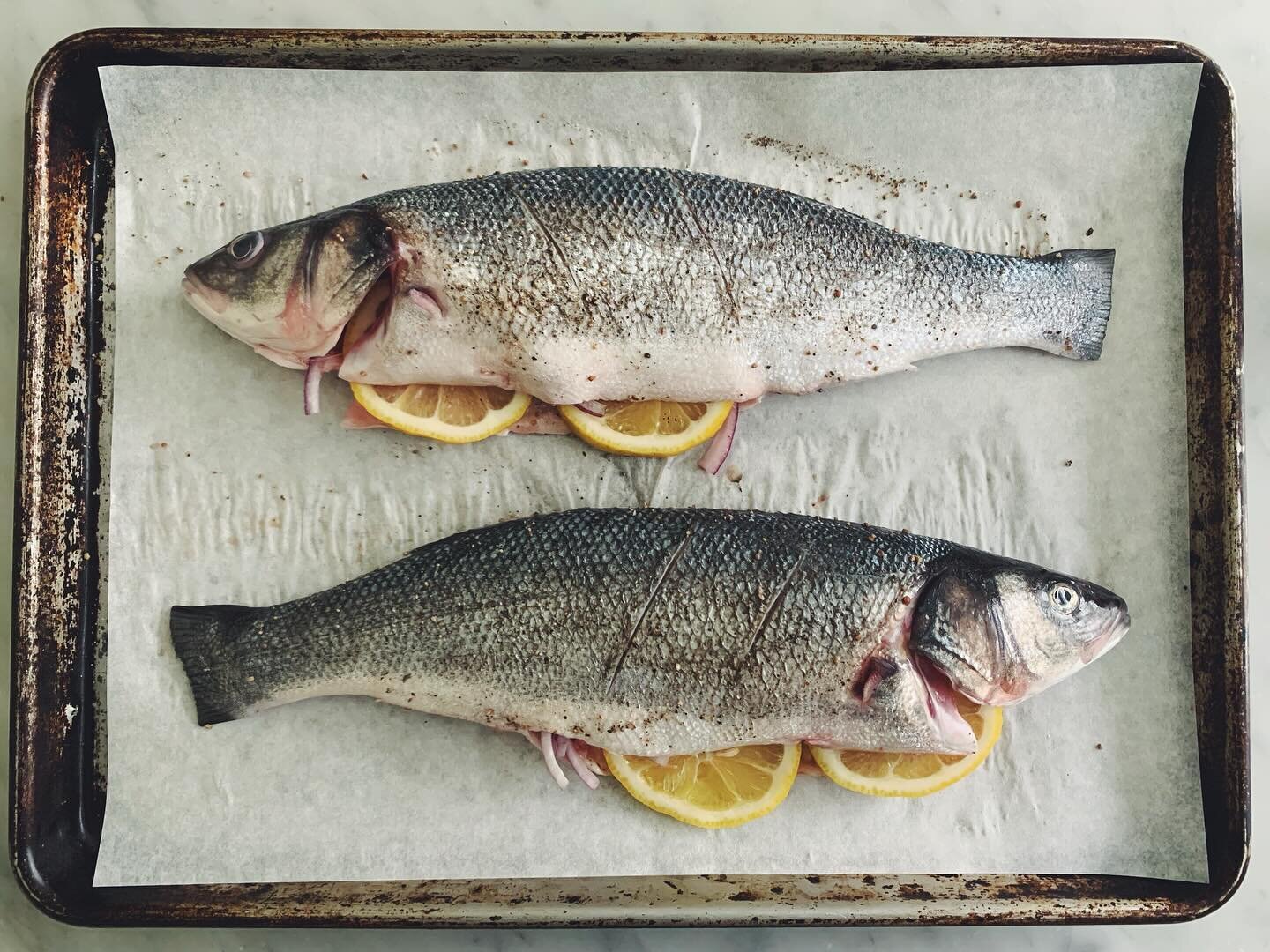 Stasera pesce al forno 🔥
Beautiful whole branzino from @masseafood.va 🎣 prepped by @nickvance_birds
.
.
.
#branzino #branzinoalforno #pescealforno #branzinonotbronzino #fish #eatmorefish #domenicacooks #italiansdoeatbetter