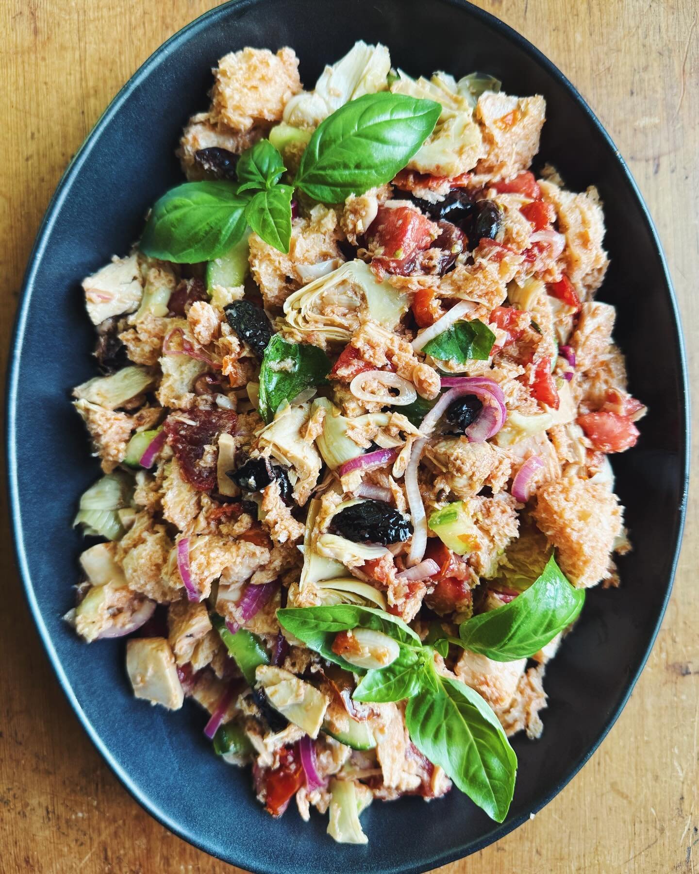 Stasera una panzanella all&rsquo;improvviso ~ a sort of thrown together panzanella salad using mostly pantry ingredients: tuna in olive oil, cured olives, bottled artichokes, roasted tomatoes, plus cukes, fresh tomatoes &amp; sliced onion. Tossed wit