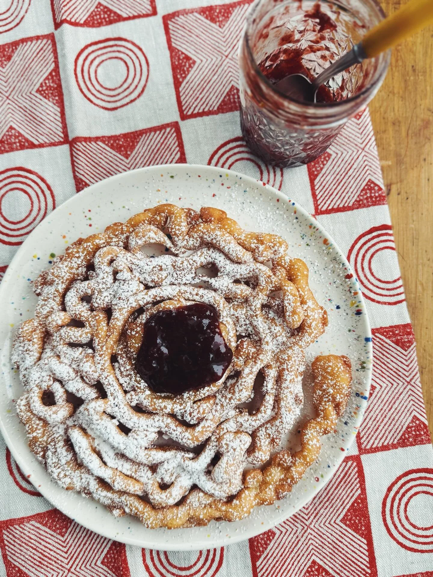 Some delicious squiggles coming your way in tomorrow&rsquo;s Buona Domenica: Strauben, aka funnel cakes from Alto Adige.

https://buonadomenica.substack.com