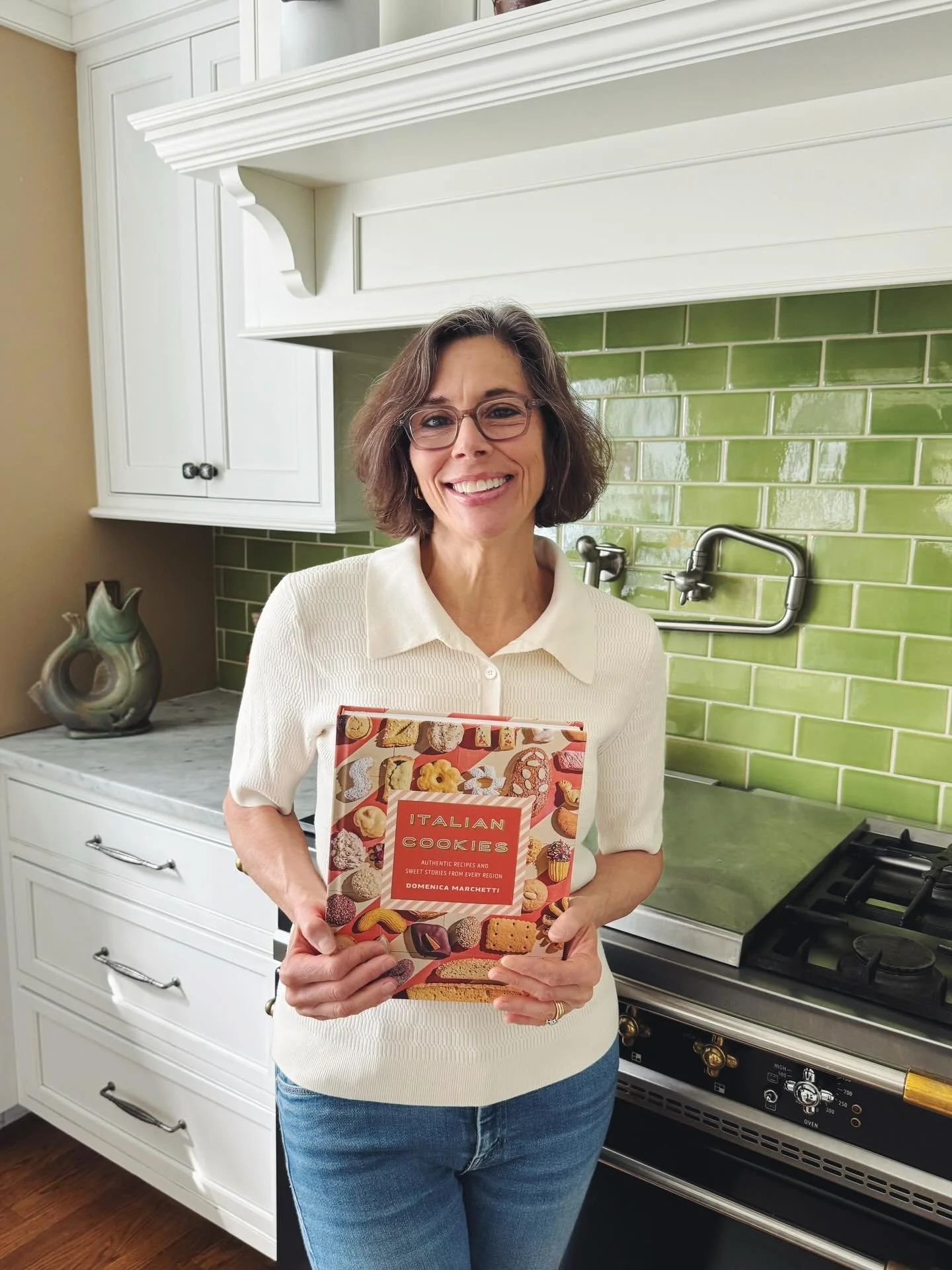 Grab a mixing bowl and a wooden spoon and preheat your oven. ITALIAN COOKIES is out today!
.
Please give my beautiful baby a warm welcome 🤗 and scroll to see the gorgeous, romantic photos created by @laurenvolo, with styling by @maeve_sheridan and a