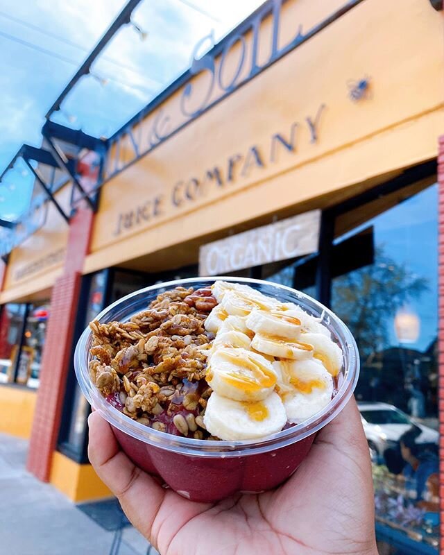 Today&rsquo;s going to be hott and there is nothing better than to start the day with our favorite açaí bowl from @sunandsoiljuice so we are continuing our 40k follower celebrating with two $20 gift cards to Sun and Soil. 
How to enter:
1. Be follo