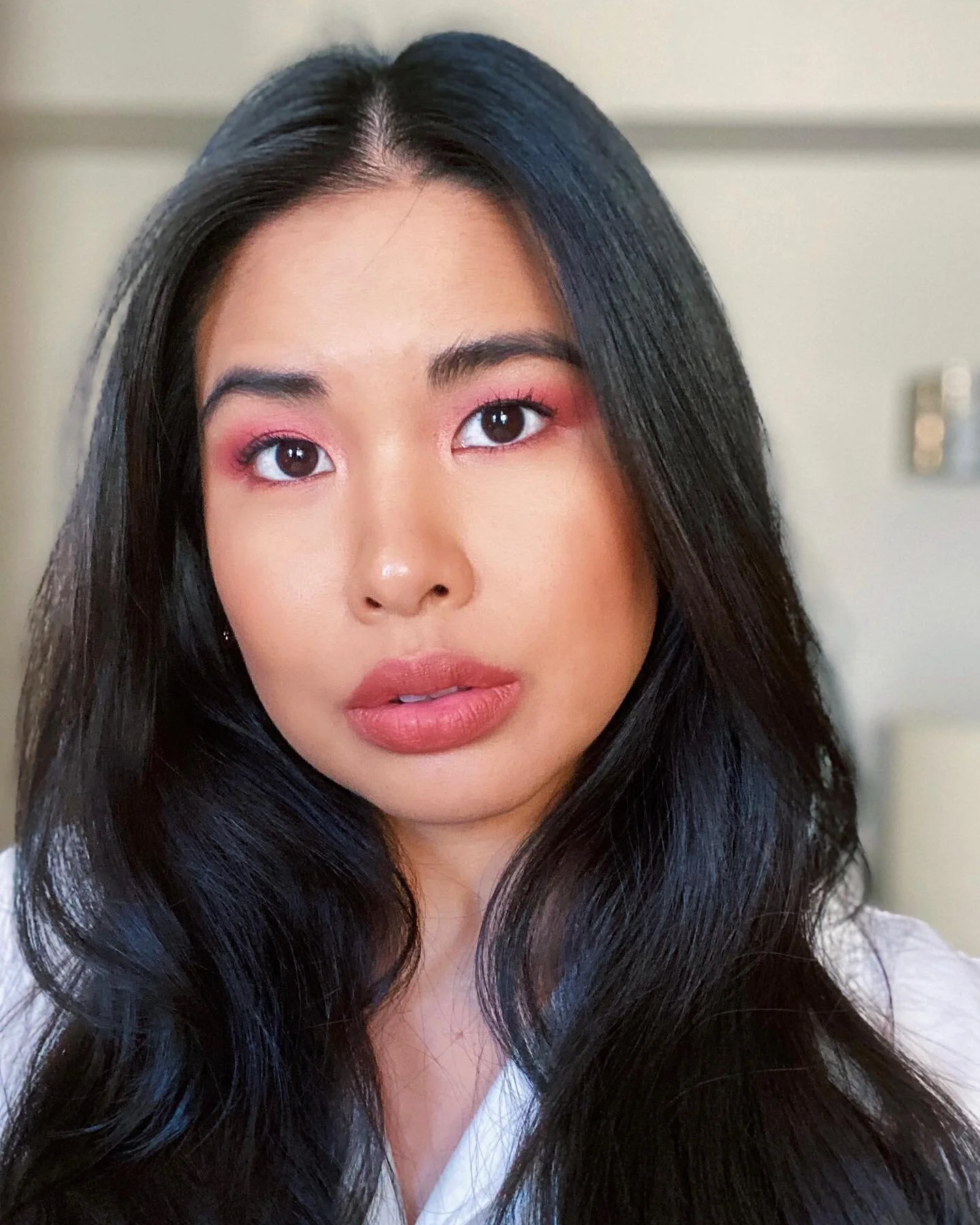 On Wednesdays we wear pink! #meangirls (I really hope this reference isn&rsquo;t lost on anyone)
.
As a makeup enthusiast who has loved neutral hues and bronzey tones, its been so nice to change up my looks and be a bit more adventurous with my makeu