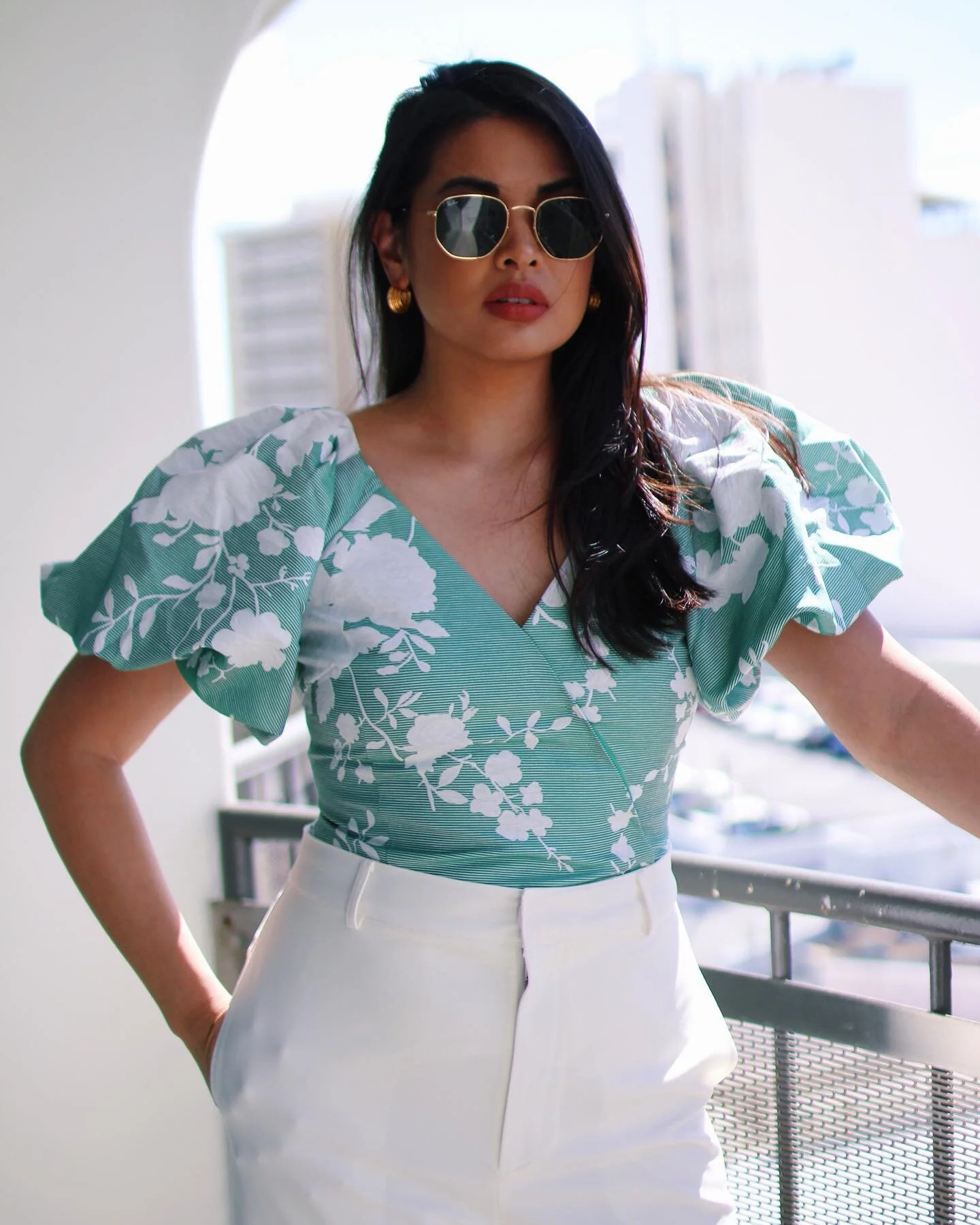 Still chasing that summer feeling in this gorgeous @lovebonito top! Puffy sleeves, floral jacquard print - it&rsquo;s like a vacation in an outfit!
.
#lovebonito #LBOOTD #gifted