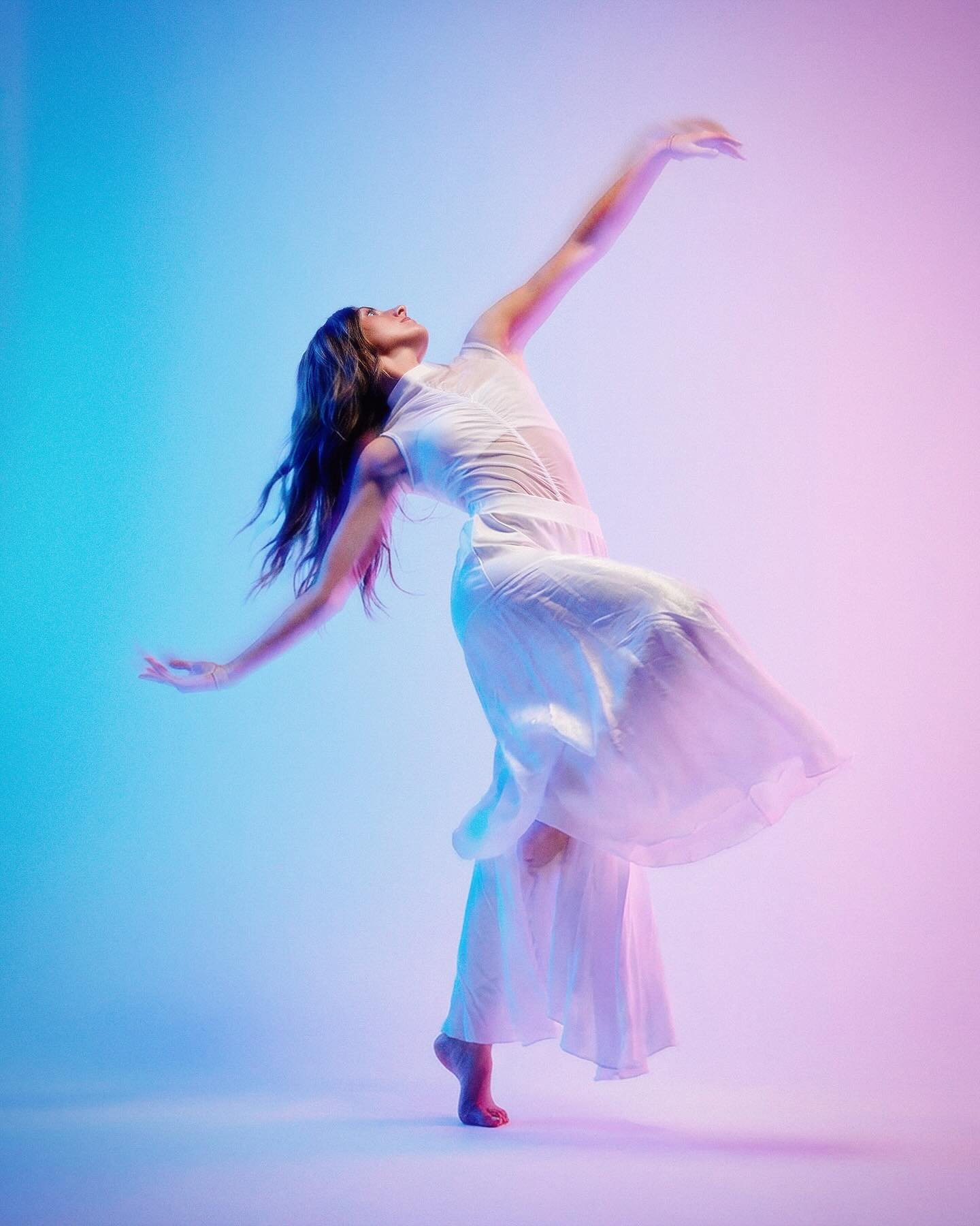 Last month I hosted a Portrait Lighting workshop at my studio for @ppiowa and this post is a smattering of photos we came up with + a bunch of BTS (thanks to having 30 photographers in the room)! 

We spent the morning learning the fundamentals of li