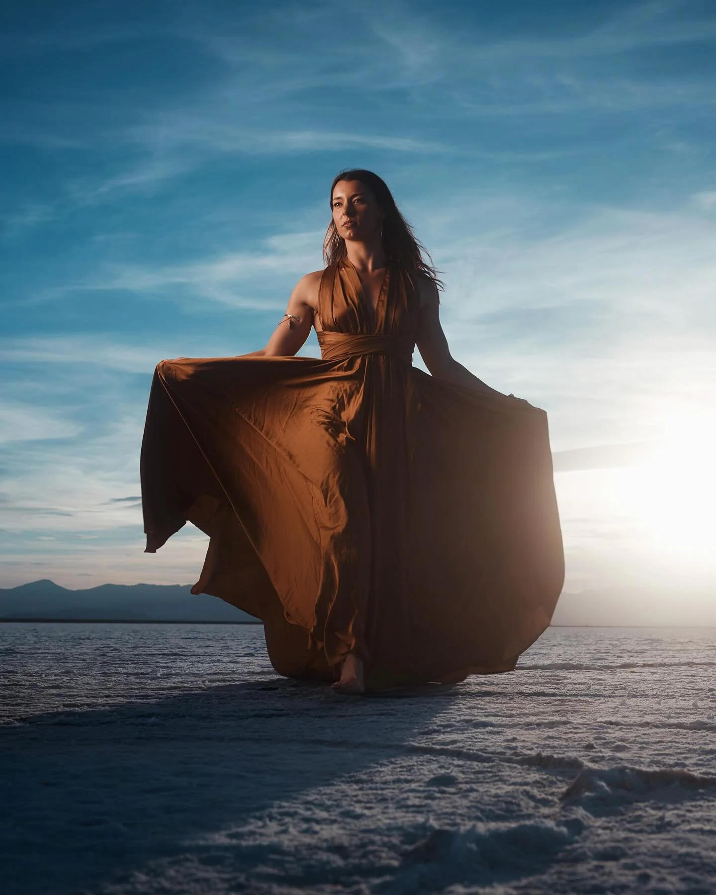 A few frames of the inspiring @erinyourhomegirl in the Salt Flats where I was teaching lighting at @fusiontheworkshop 💪🏻☀️ One of the lessons here was balancing color for a more natural looking result - adding a CTO gel to a flash to harmonize tone