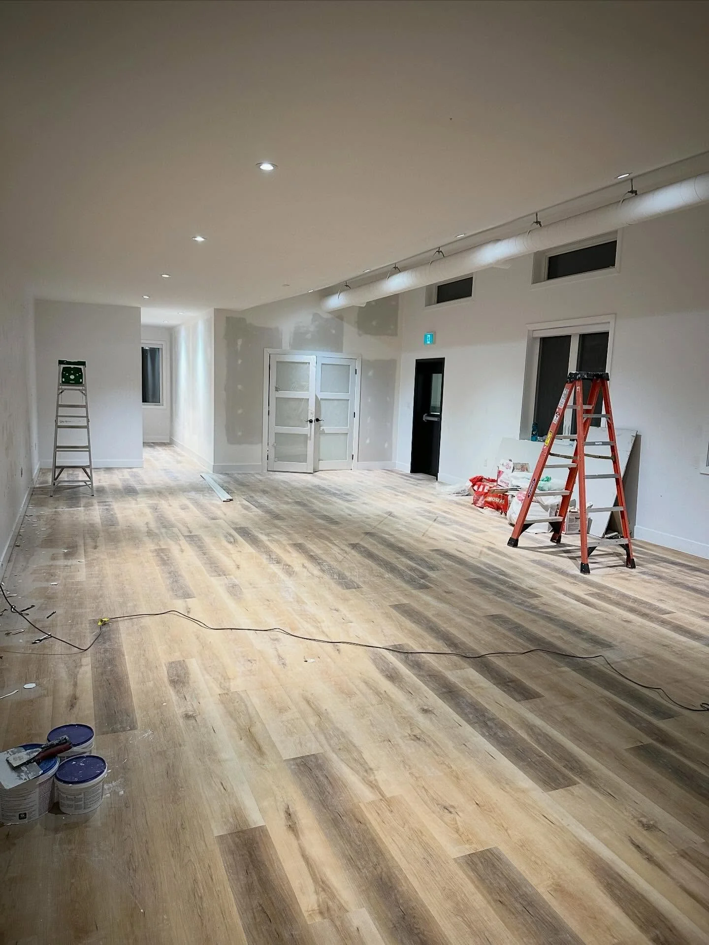 Construction is messy! 💨 One thing I really wanted in our new studio space was a room where I could close the door, have a meeting, record a video, do product photography, store furniture during workshops, and whatever else I can dream up. 

It took