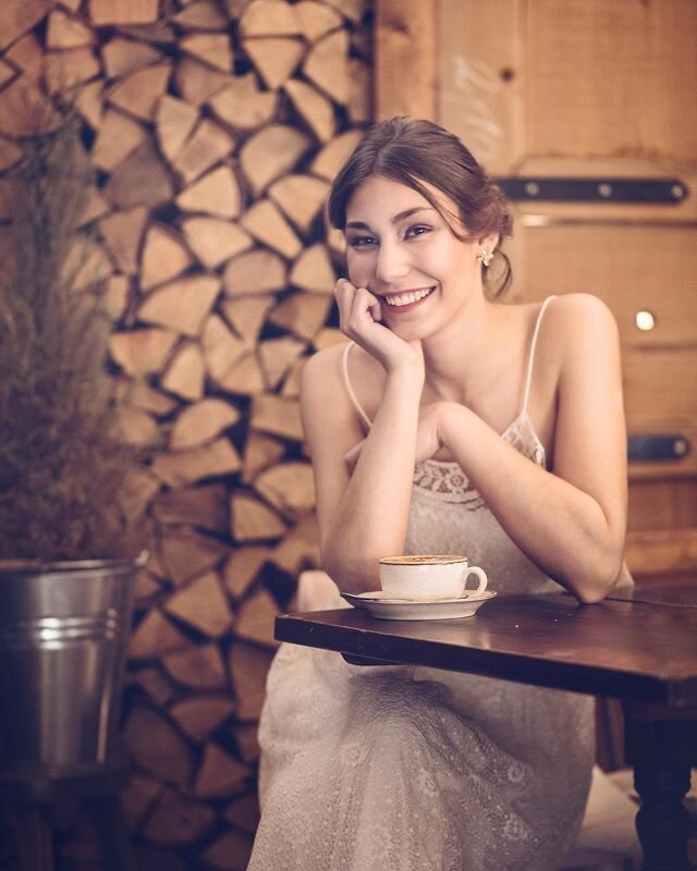 ☕️ .
.
Model: @isabel212_ 
Haare &amp; Make-up: @myriamlauer 
Brautkleid: @jeunemarieebrautatelier .
.
.
#hochzeit #blumenschmuck #wedding #weddingtime #weddingdecor #brautsalat #bridalflowers #bohowedding #bohobride #vintage #vintagewedding #bride #