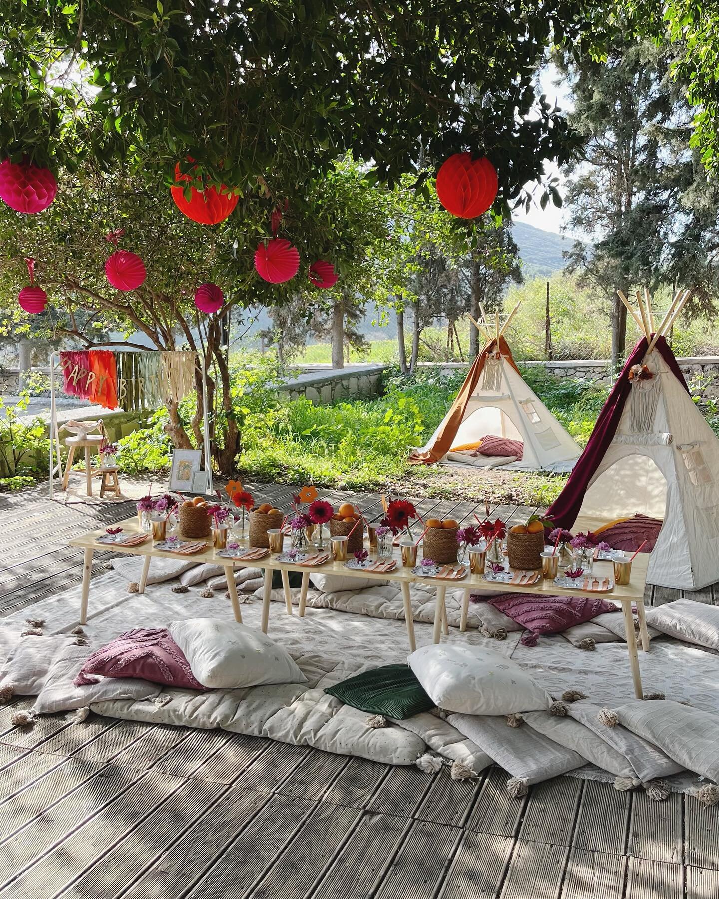 Happiness blooms here 🌺
Color explosion on tables and tents. Our most vibrant setup ever. Spreading magic on the island. We adore it, do you?
&bull;
Outdoor picnic party setup for a girl&rsquo;s birthday party. Theme: 𝘾𝙤𝙖𝙘𝙝𝙚𝙡𝙡𝙖 𝙞𝙣 𝙣𝙖𝙩?