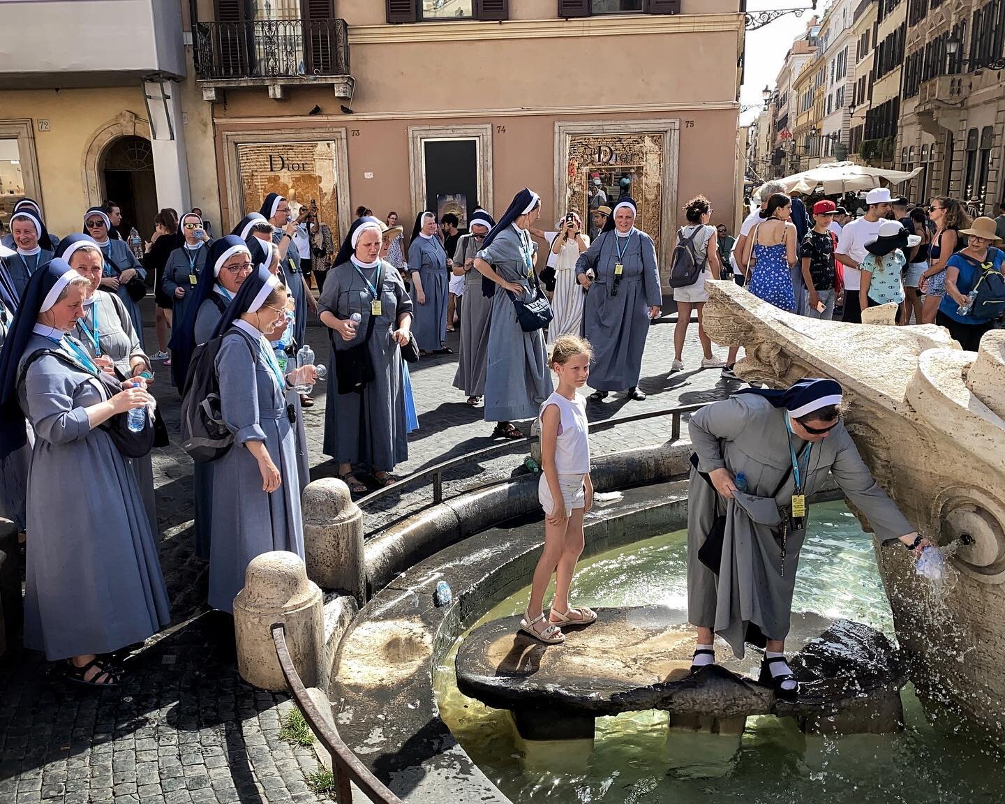 Suore in una fontana, Rome 🇮🇹