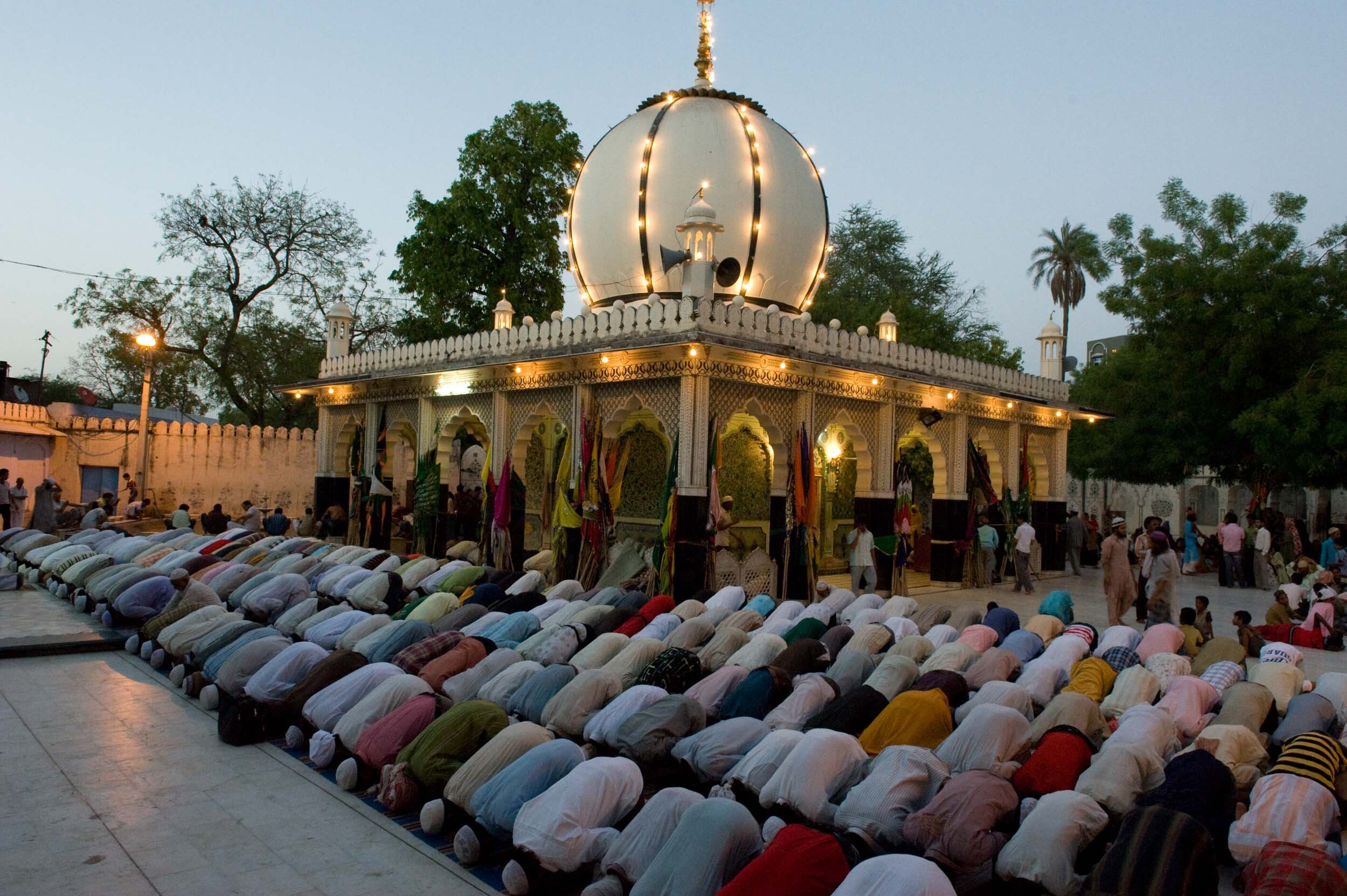  Shrine of Maulana Sahib, Jaipur, June 09/2010. 