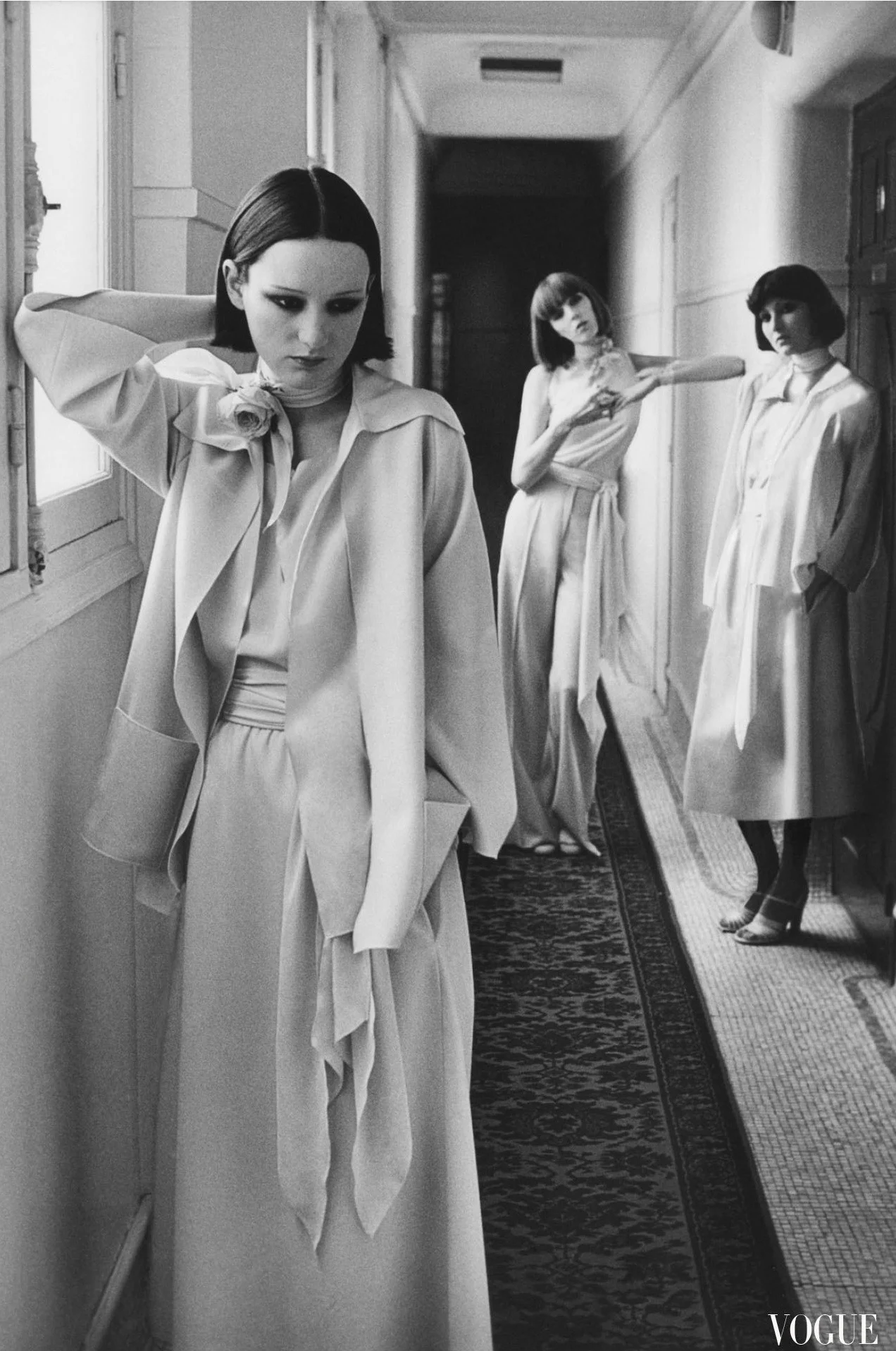 black-is-no-colour:

Photographed by Deborah Turbeville for Vogue US January 1975.
