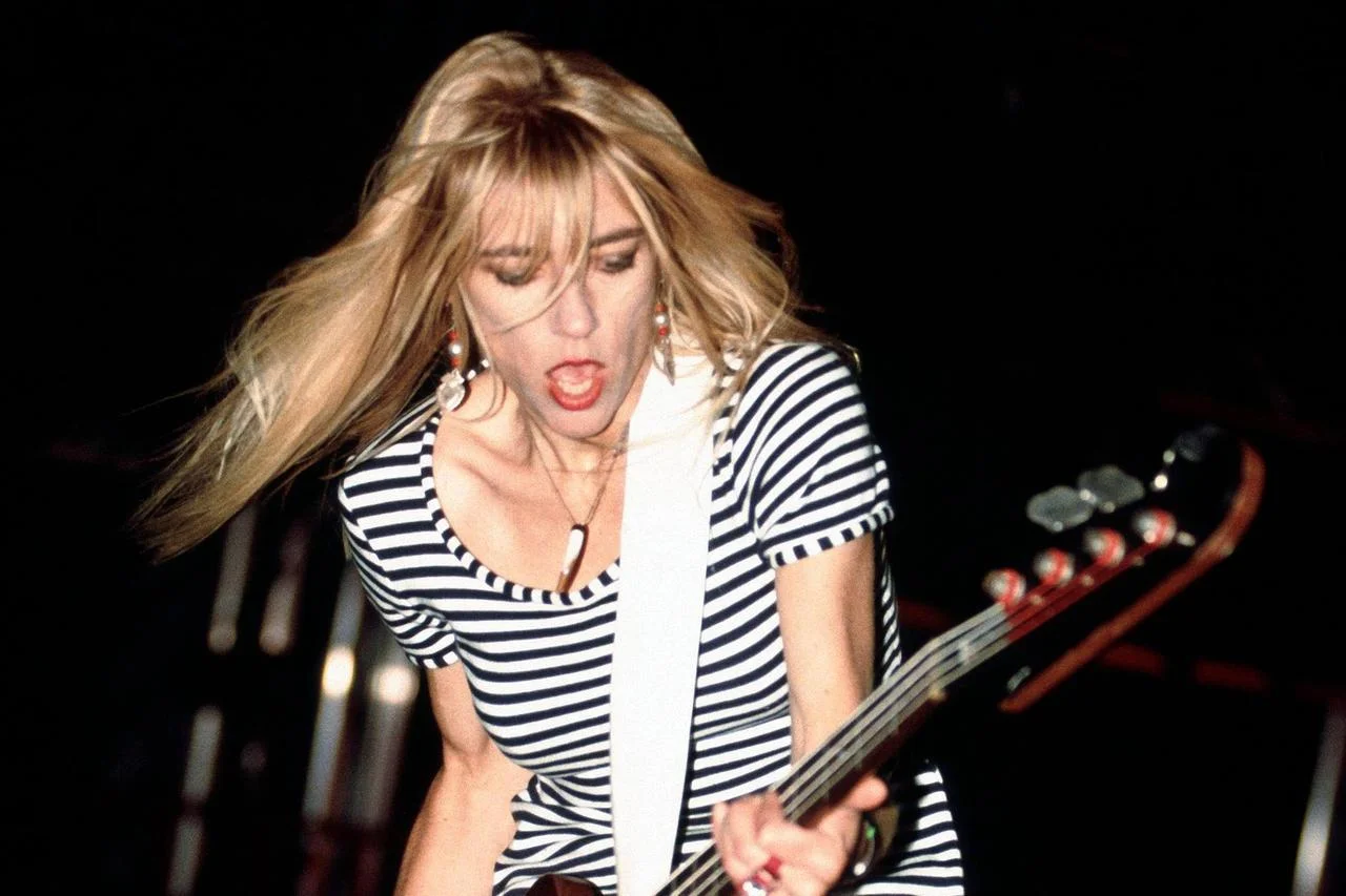 marcjacobs:

Kim Gordon of Sonic Youth 