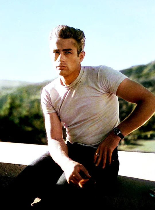 babeimgonnaleaveu:

James Dean at Griffith Park Observatory in Los Angeles, 1955.