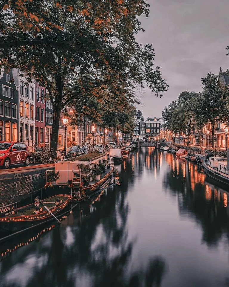 elena-blaugrana:

Amsterdam 

♡