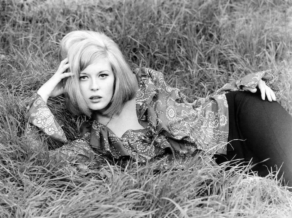 sweetheartsandcharacters:

Faye Dunaway
