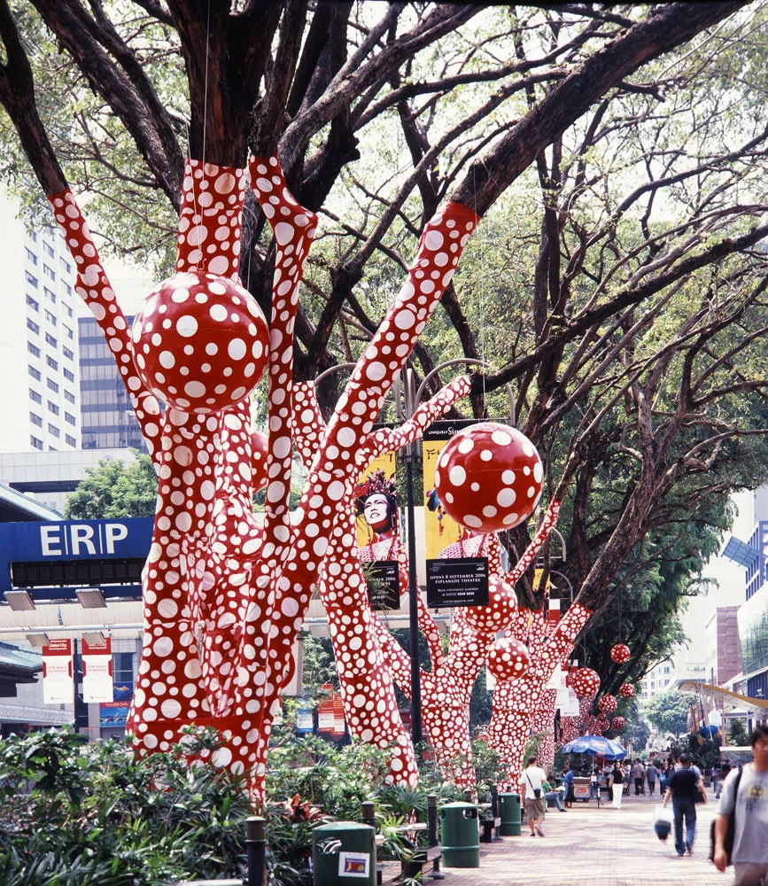 contemporary-art-blog:



Yayoi Kusama, Ascension of Polka Dots on the Trees, 2006
