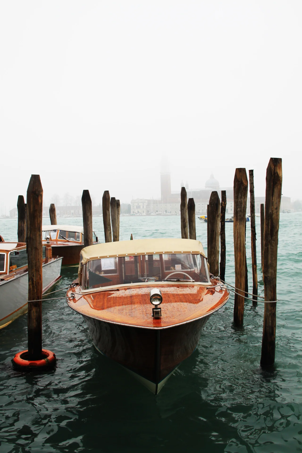 travelingcolors:Foggy morning, Venice | Italy (by Irina Ulasevich | Instagram)