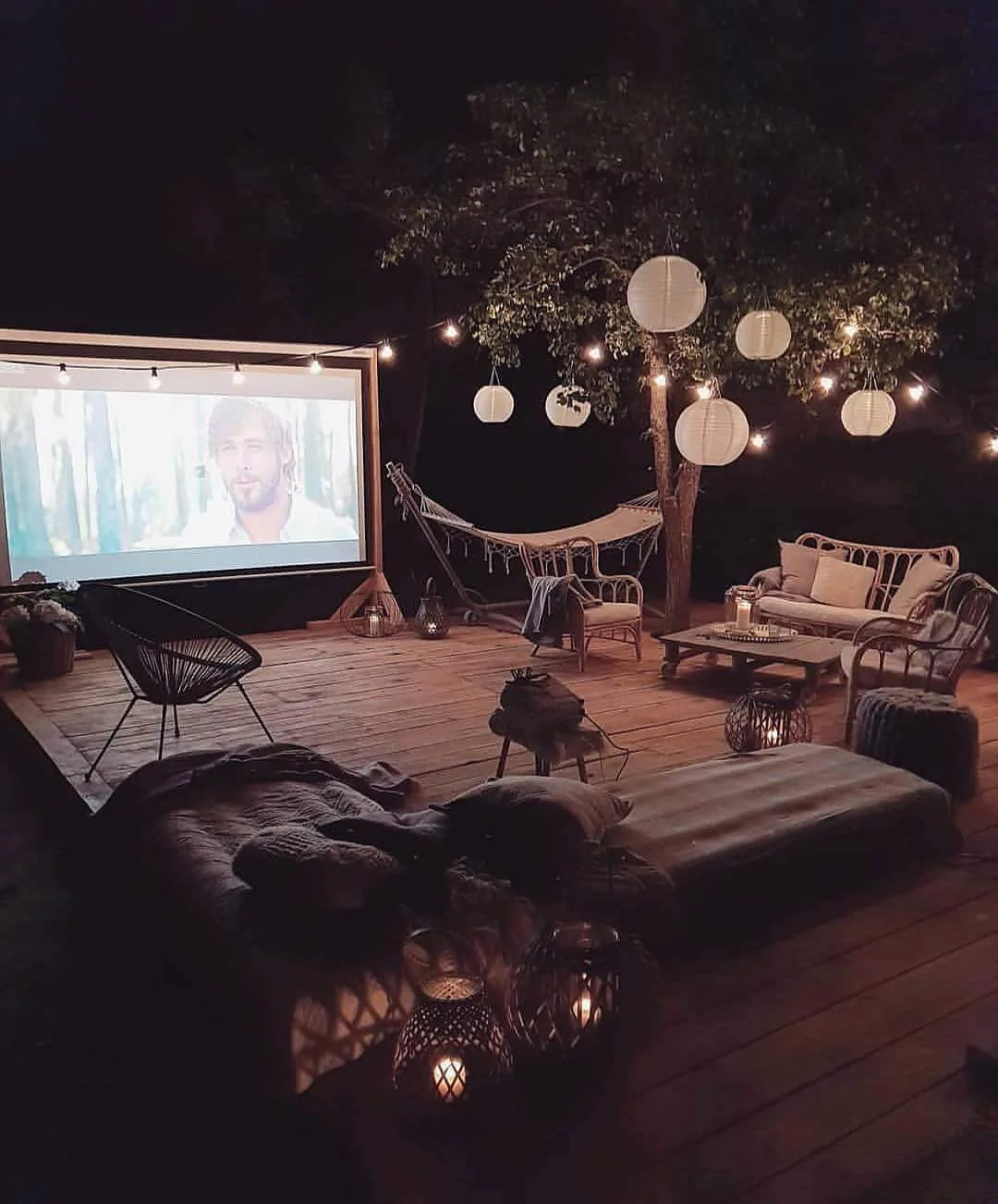 cozytreehouse:

Movie night.