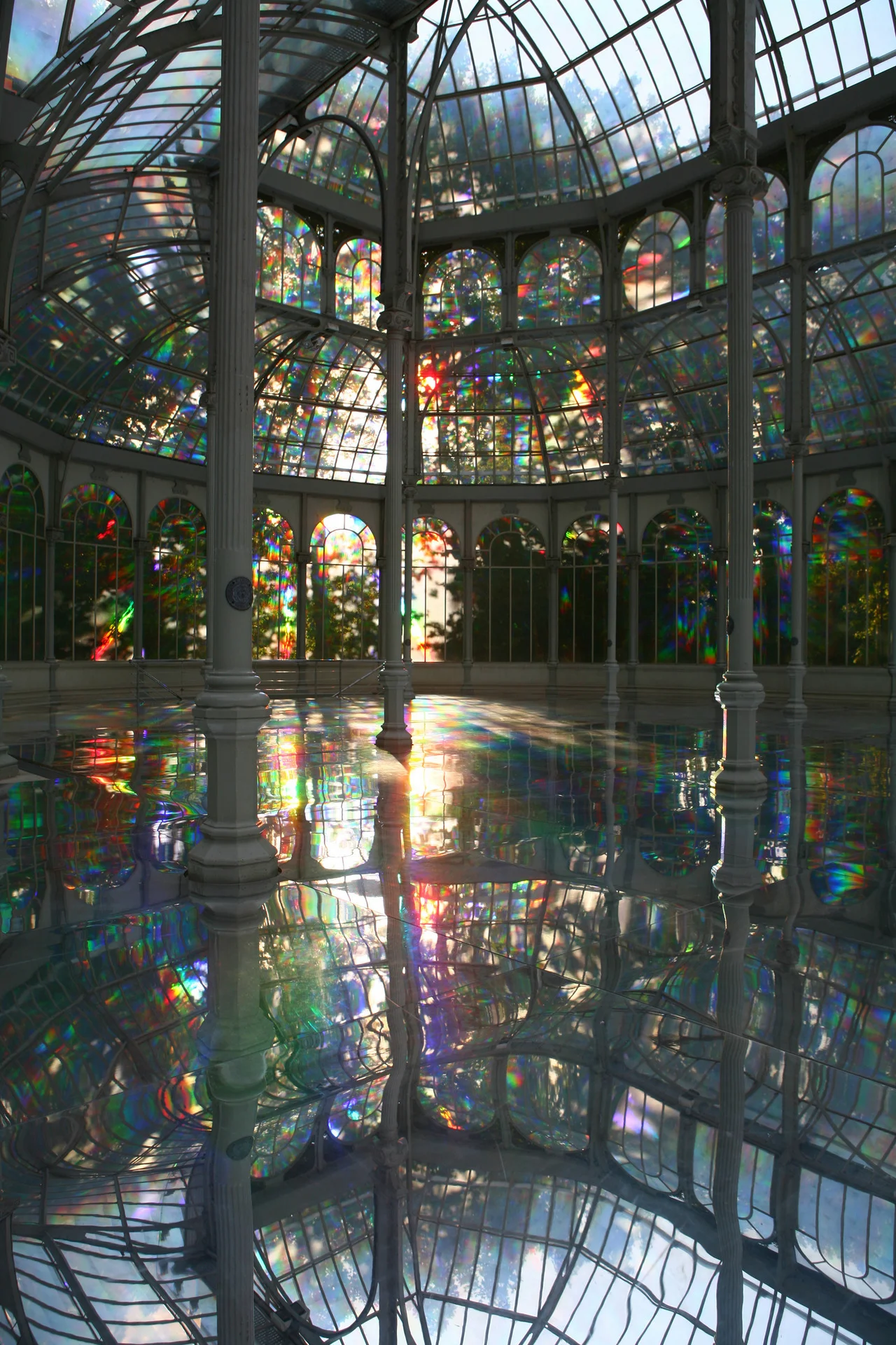 contemporary-art-blog:



Kimsooja, To Breathe - A Mirror Woman, 2006 - 2009Palacio de Cristal MadridKewenig Gallery