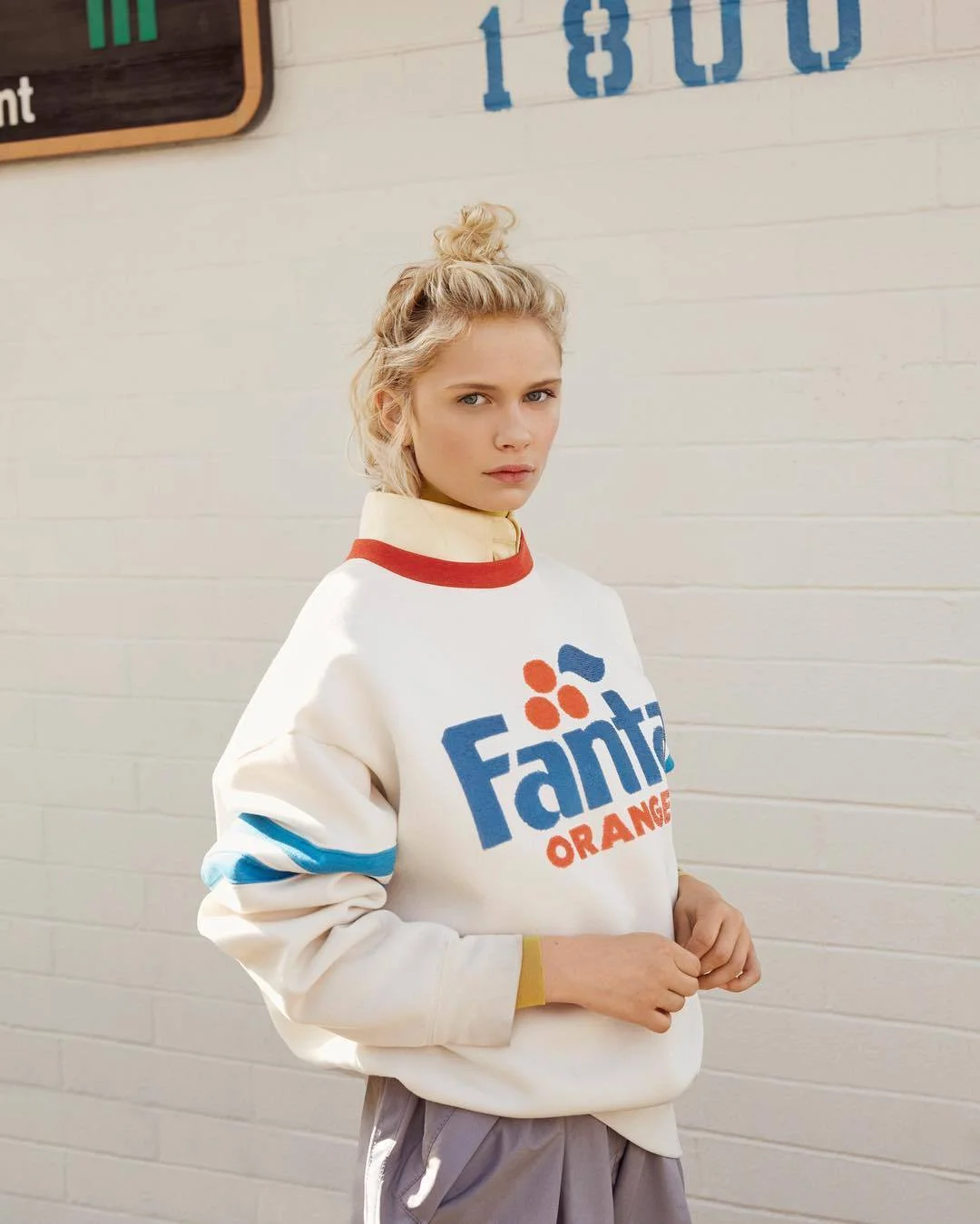 marcjacobs:

Delilah Summer wearing our Marc Jacobs Spring ‘18 Fanta Sweatshirt photographed by Papo Waisman, styled by Almudena Guerra for El Pais Seminal