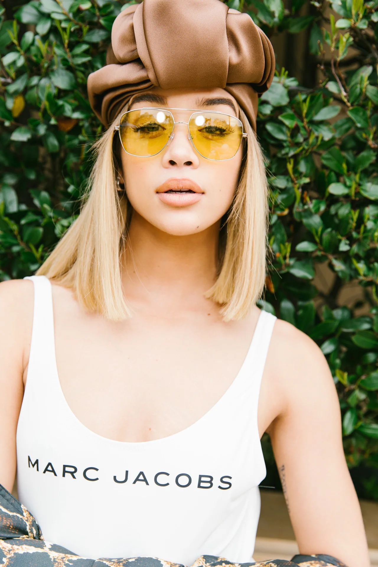 marcjacobs:

Jasmine Sanders in our Marc Jacobs Spring ‘18 Retro Vintage Navigator Shades in Yellow 
